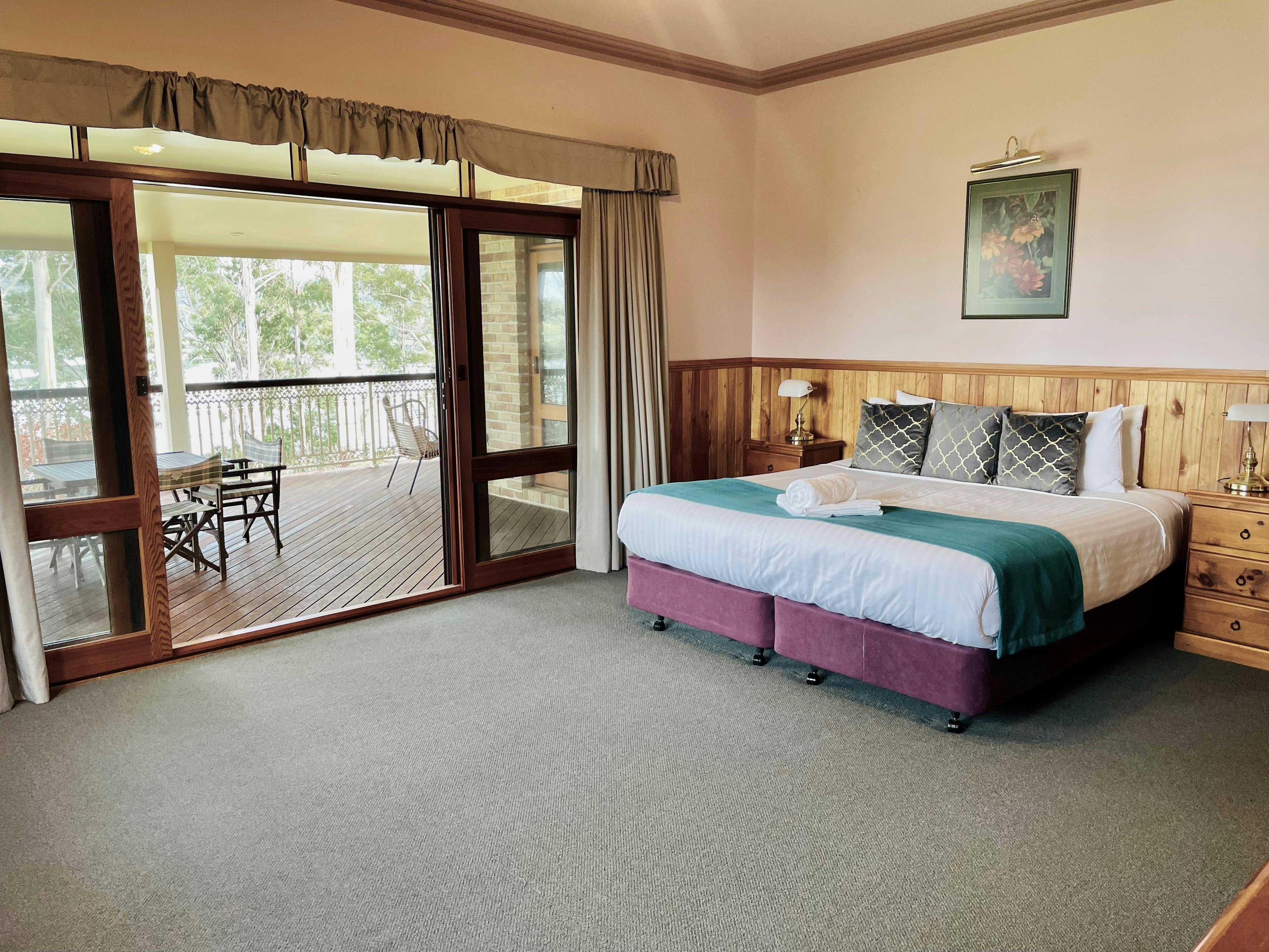 Deluxe suite with balcony, main guesthouse