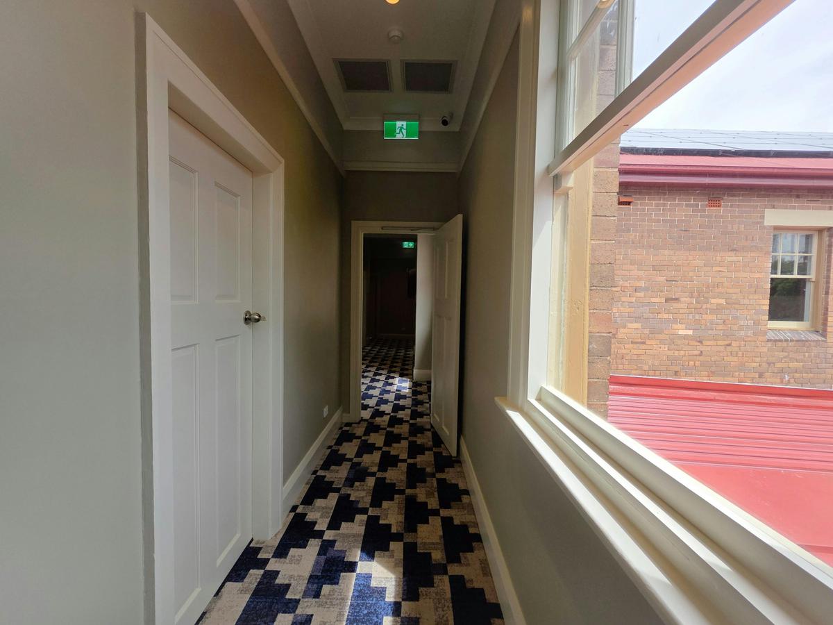 Riverview Hotel Tempe, NSW - Three Bedroom Queen Room (Private Bathroom)