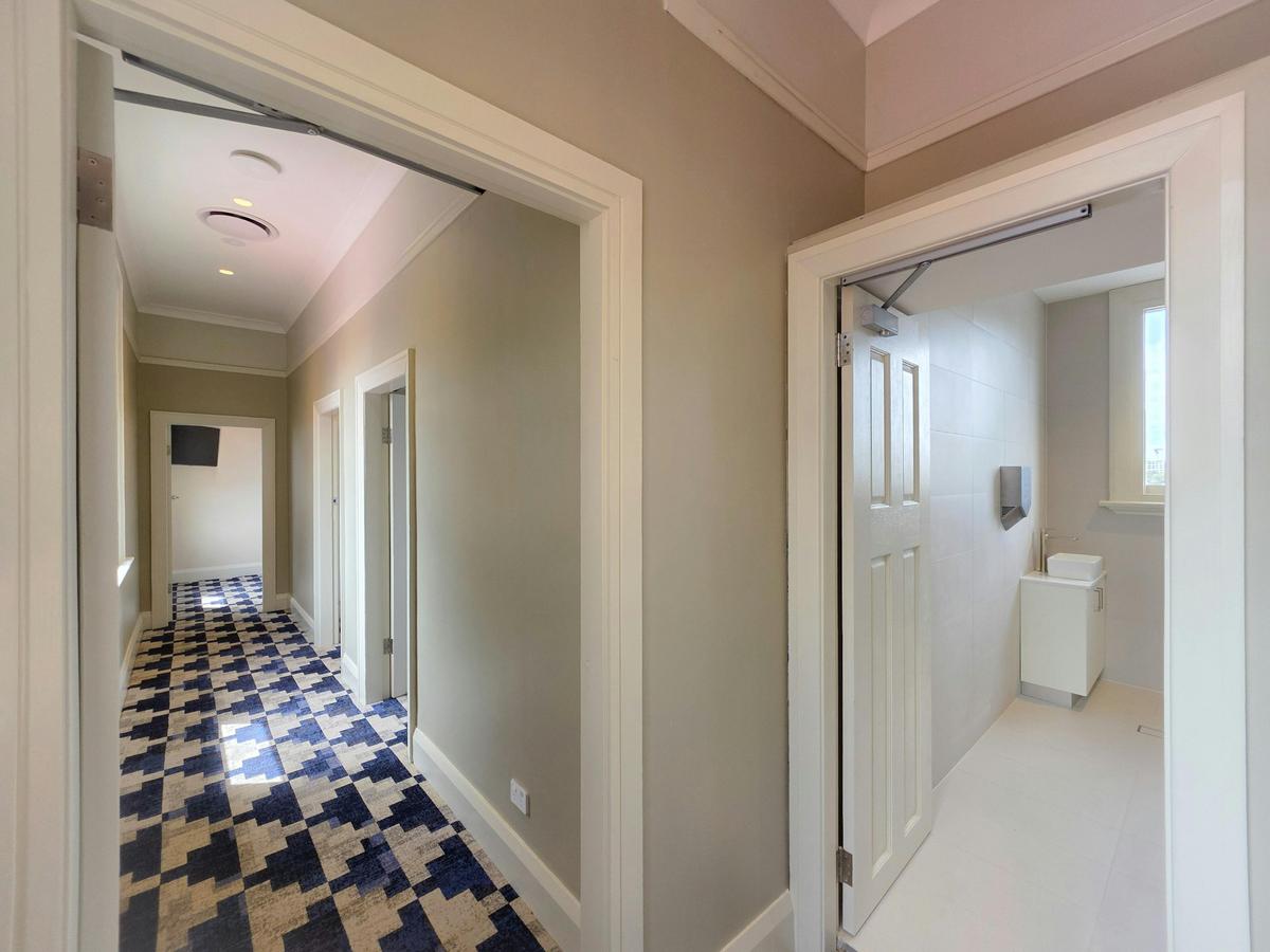 Riverview Hotel Tempe, NSW - Three Bedroom Queen Room (Private Bathroom)