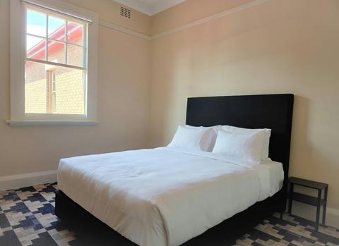 Riverview Hotel Tempe, NSW - Queen Room (Shared Bathroom)