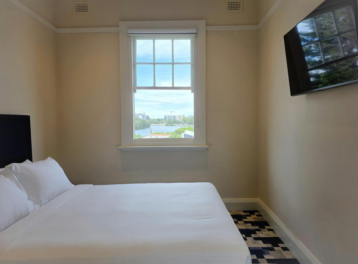 Riverview Hotel Tempe, NSW - Riverview Queen Room (Shared Bathroom)