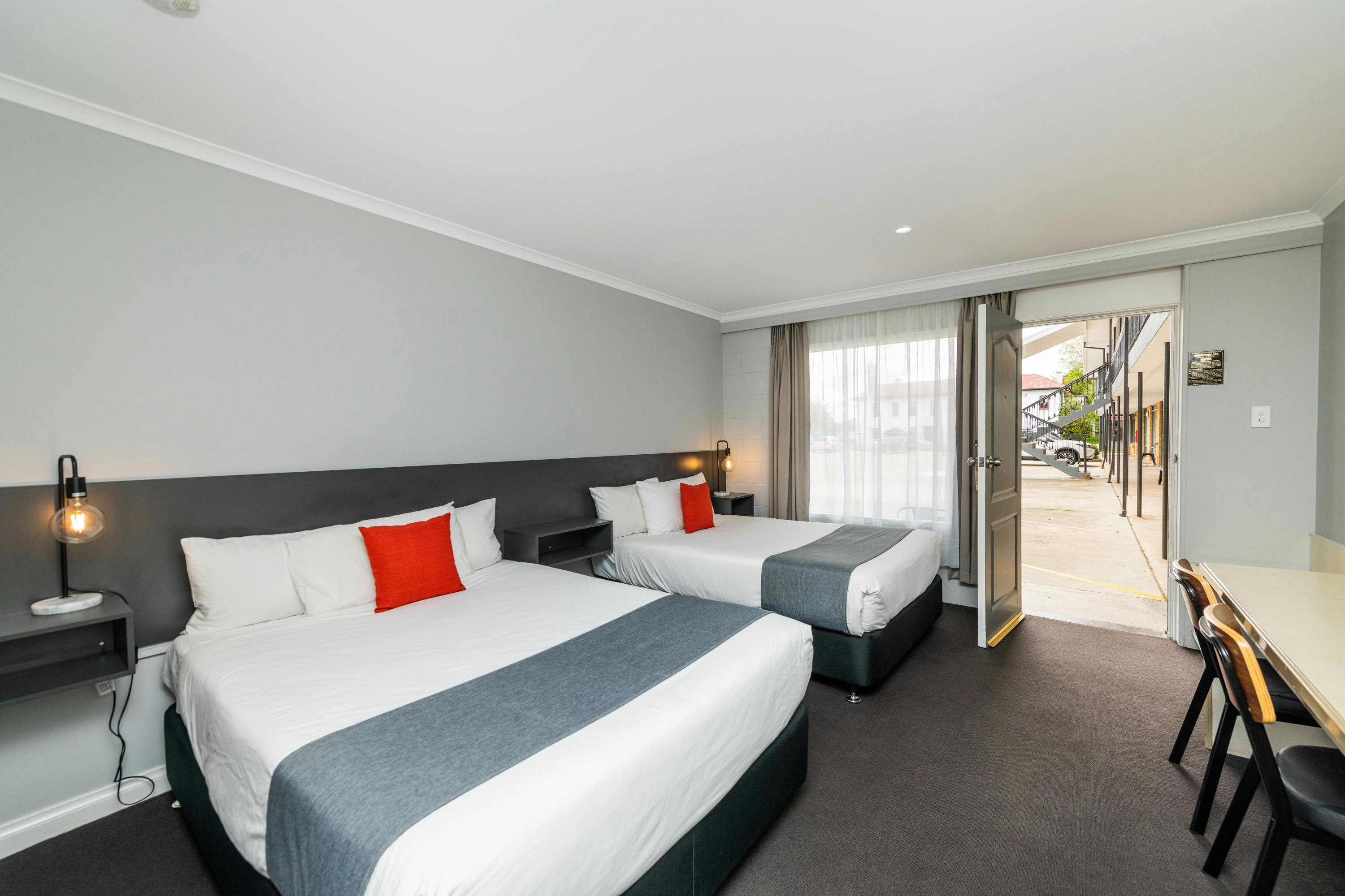 River Motel - Twin Double Room