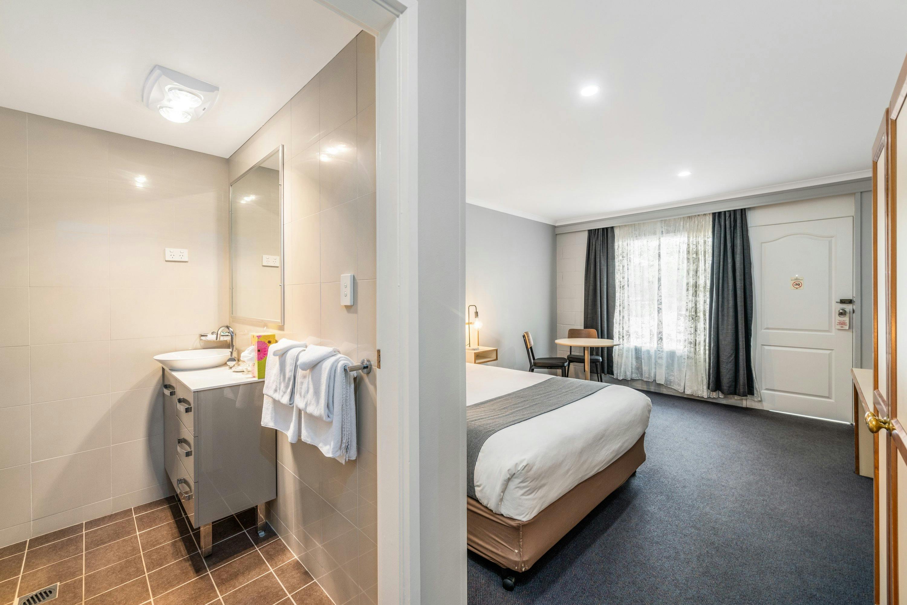 River Motel - Queen Room