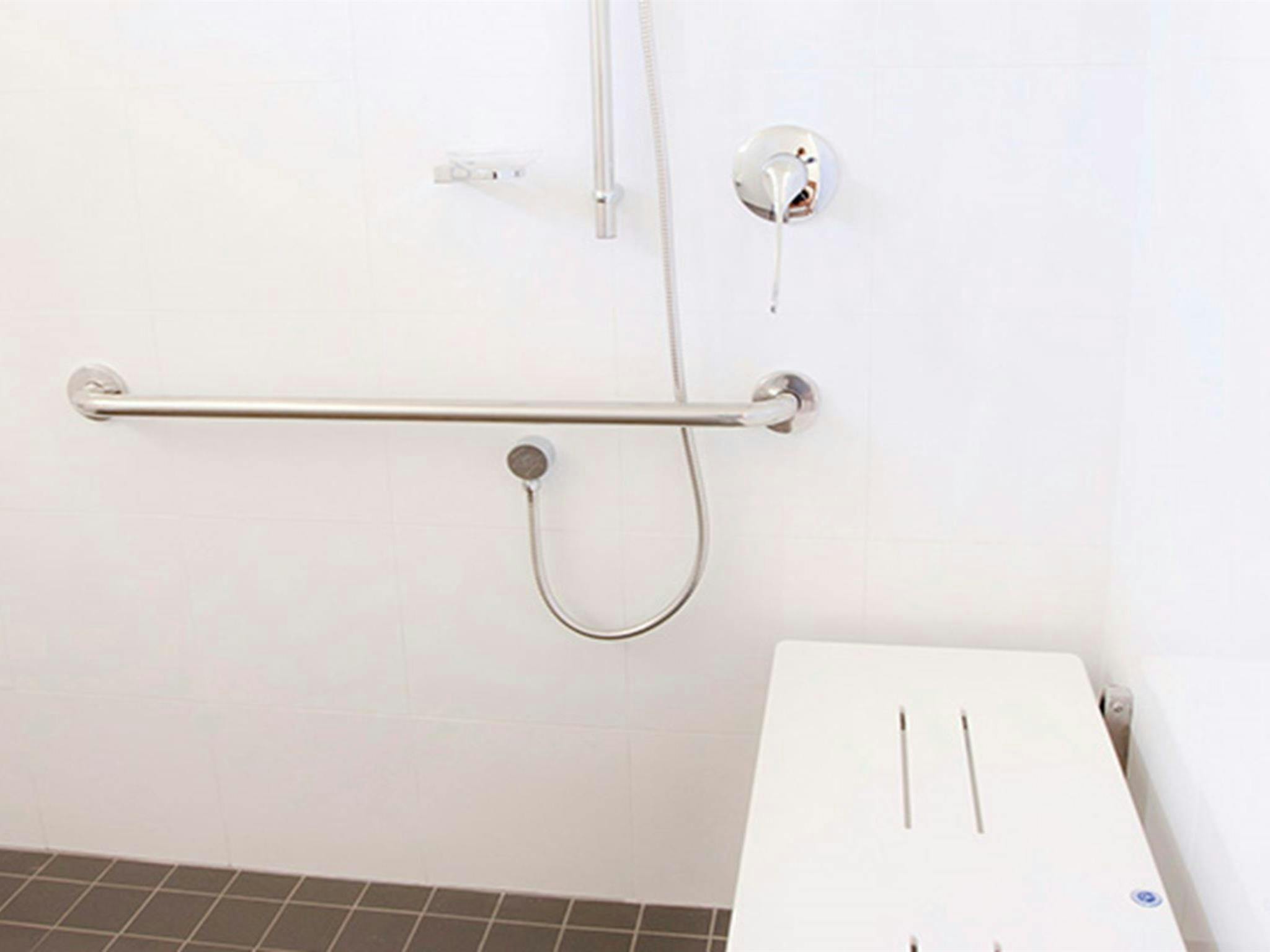 Wheelchair accessible bathroom in Reids Flat Cottage, Royal National Park. Photo: Rosie Nicolai/DPIE