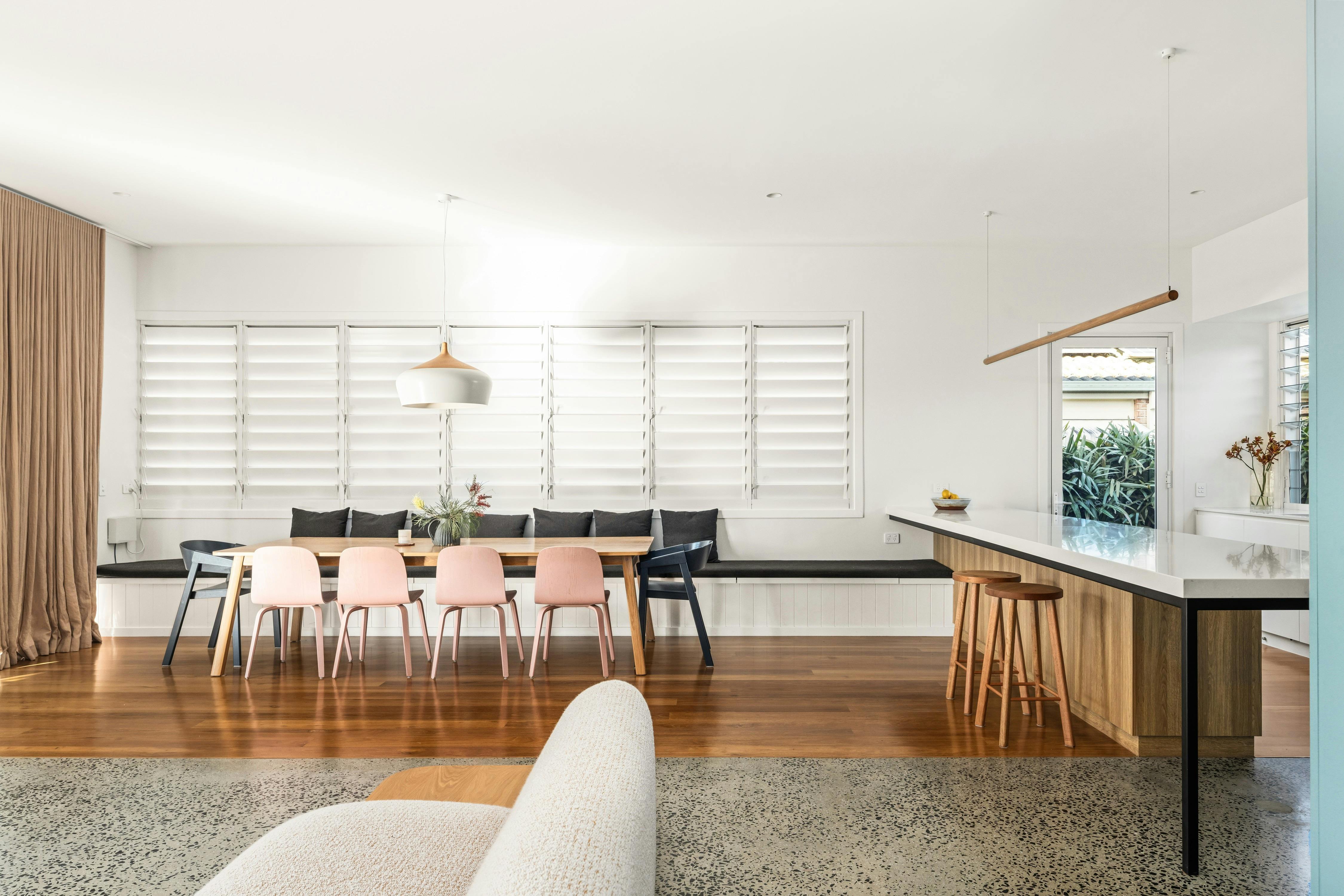 Dining room and living area at holiday home Seasalt