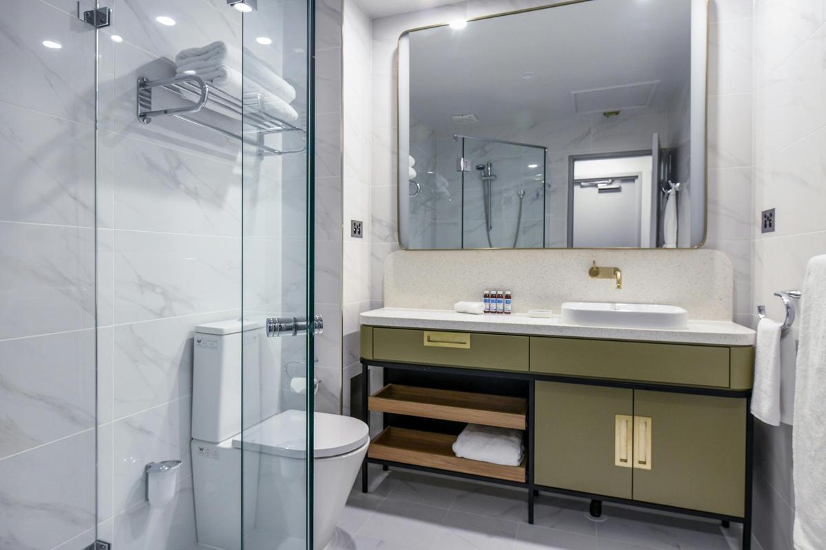 Marble bathroom with underfloor heating in winter