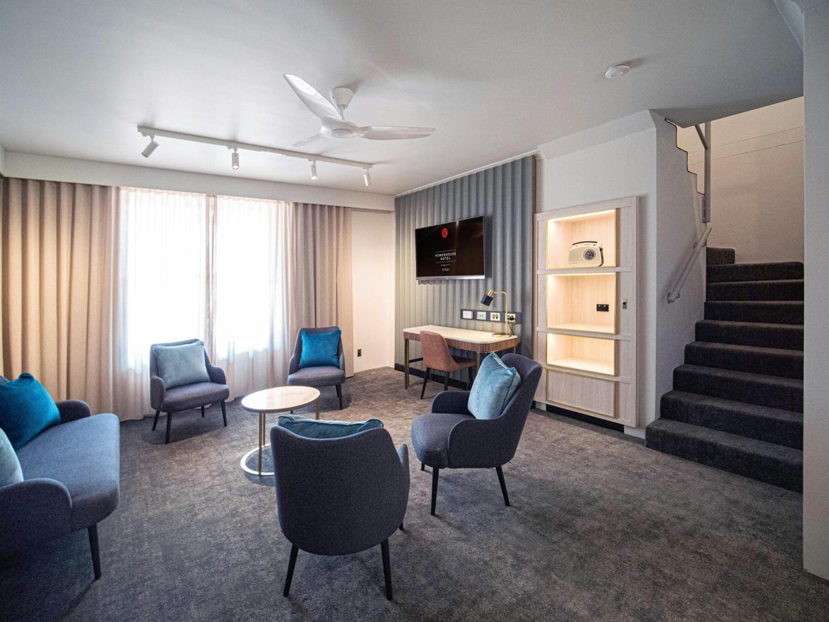 Open plan living & lounge room