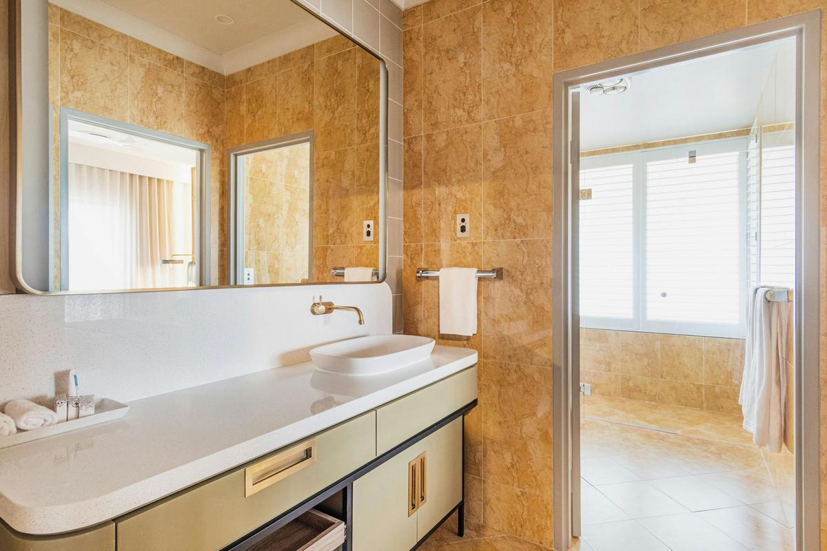 Powerhouse King Suite bathroom