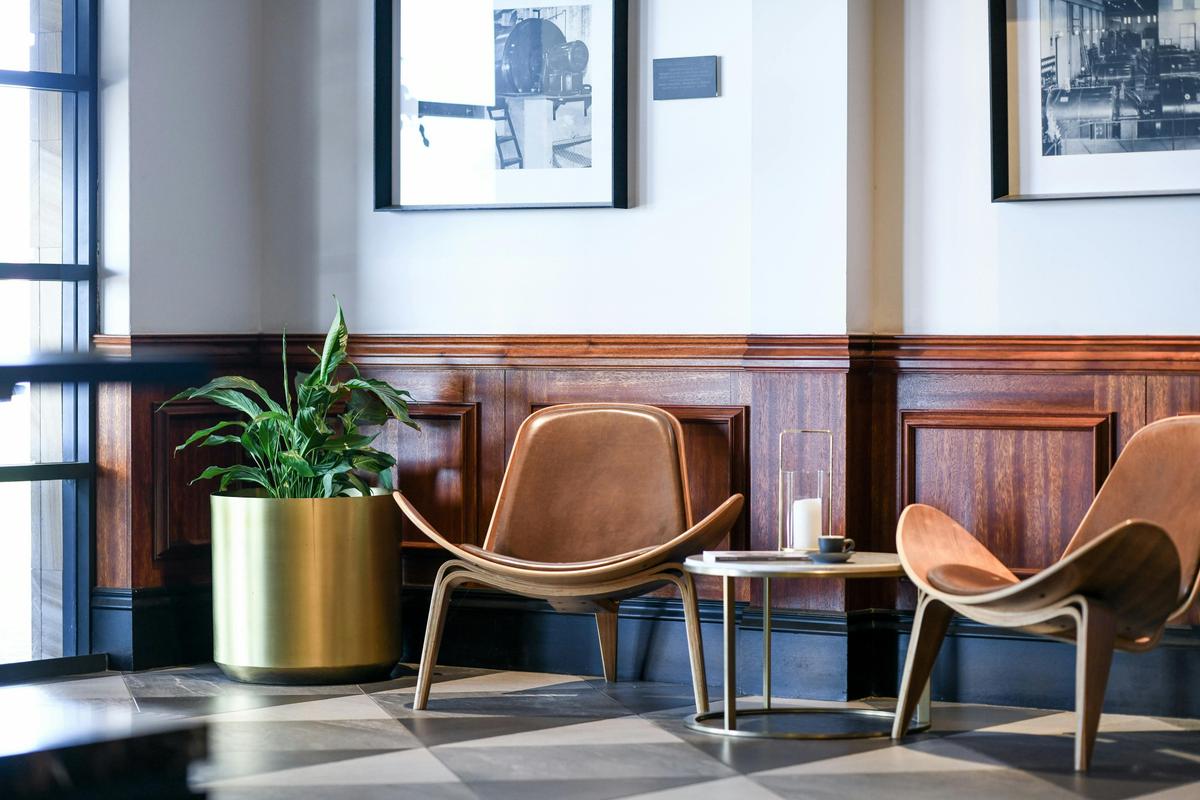 Sophisticated interiors & a warm welcome.