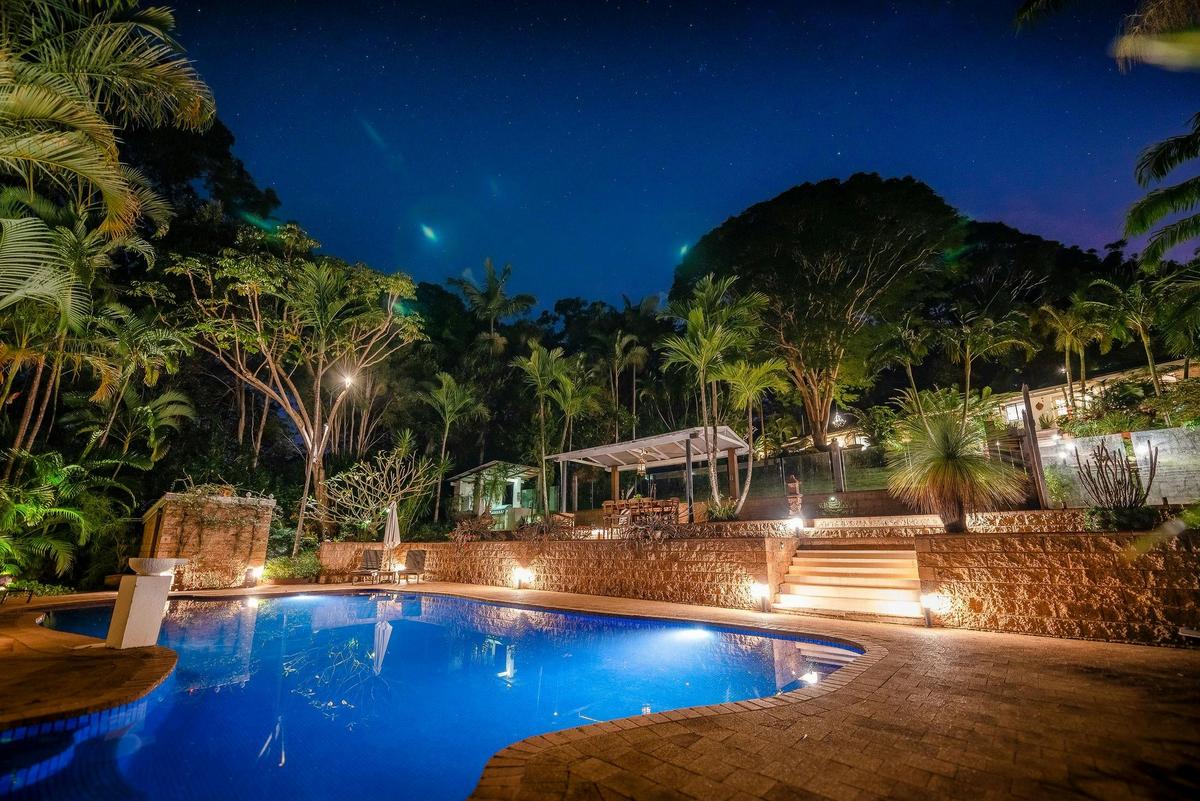 Sensom  Luxury Bed and Breakfast private resort style pool. Limited to just 3 couples. Child free.
