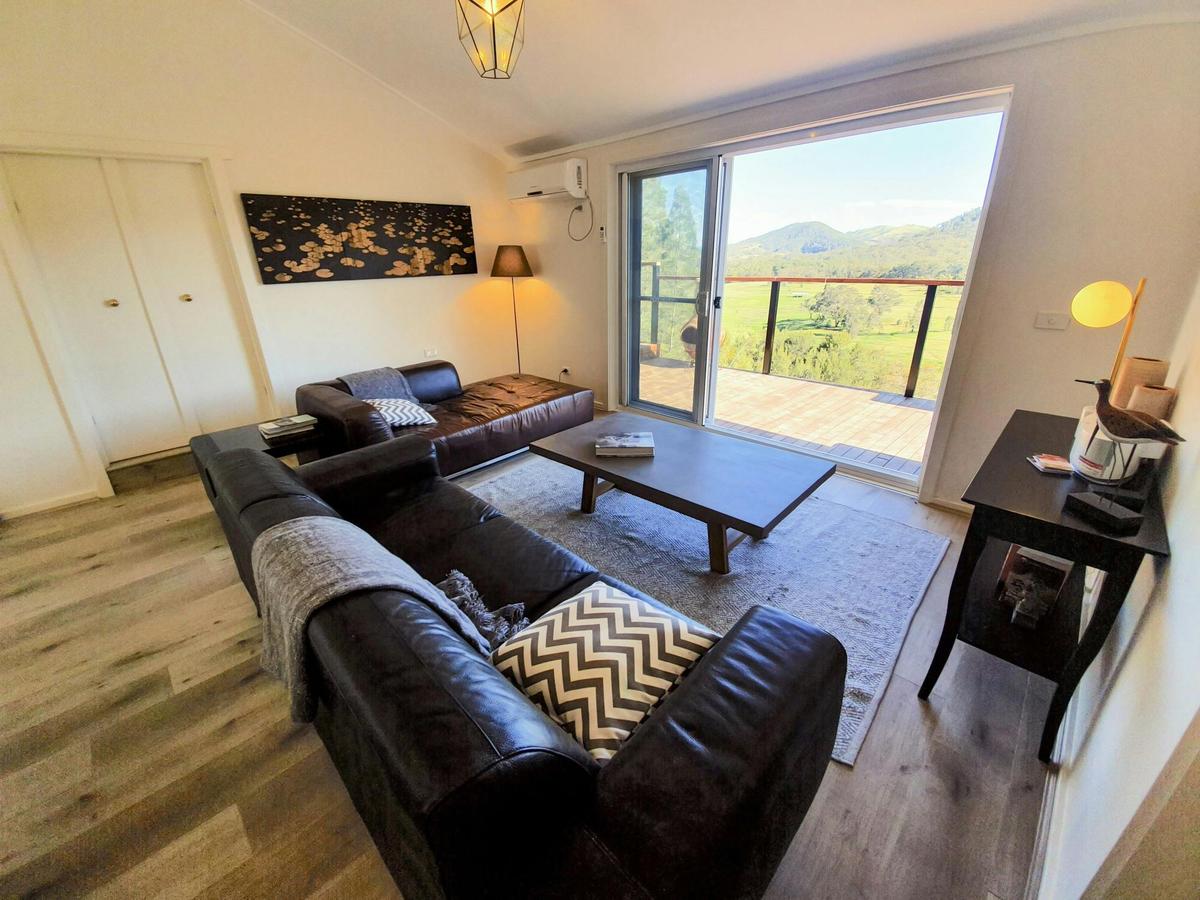 Riverlea Retreat Mudgee Cottage Lounge with View