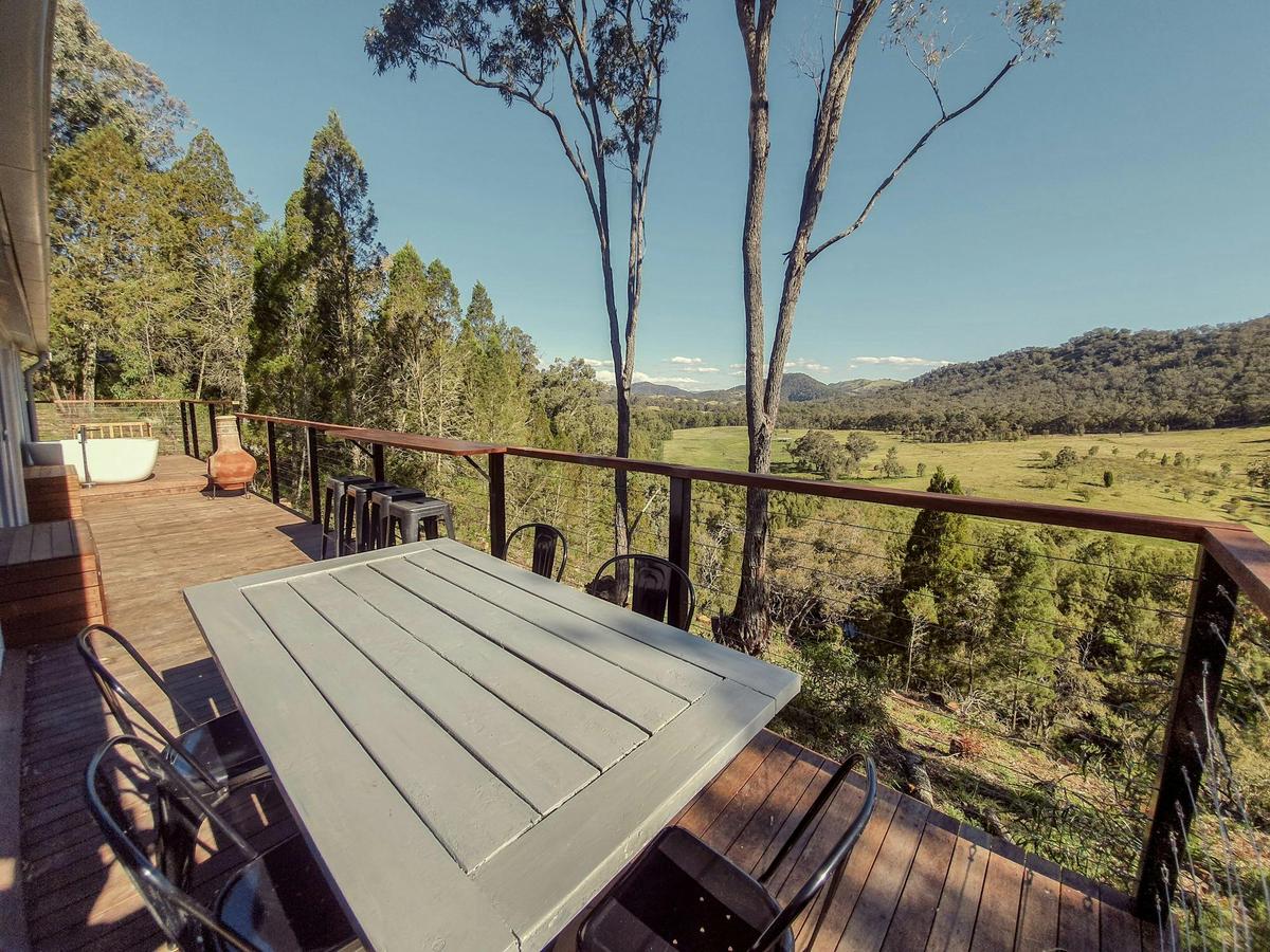 Riverlea Retreat Mudgee Cottage Deck with Outdoor Table