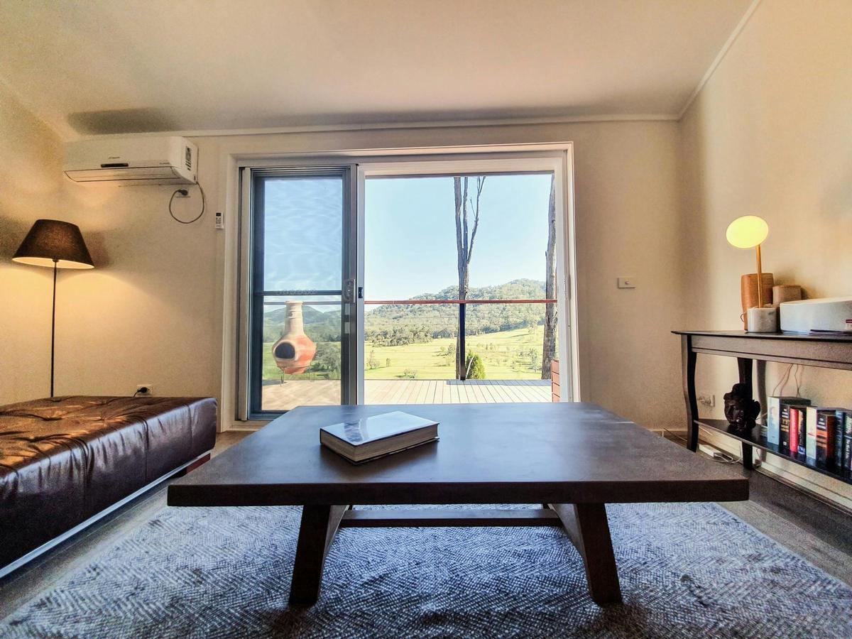 Riverlea Retreat Mudgee Cottage Lounge with View