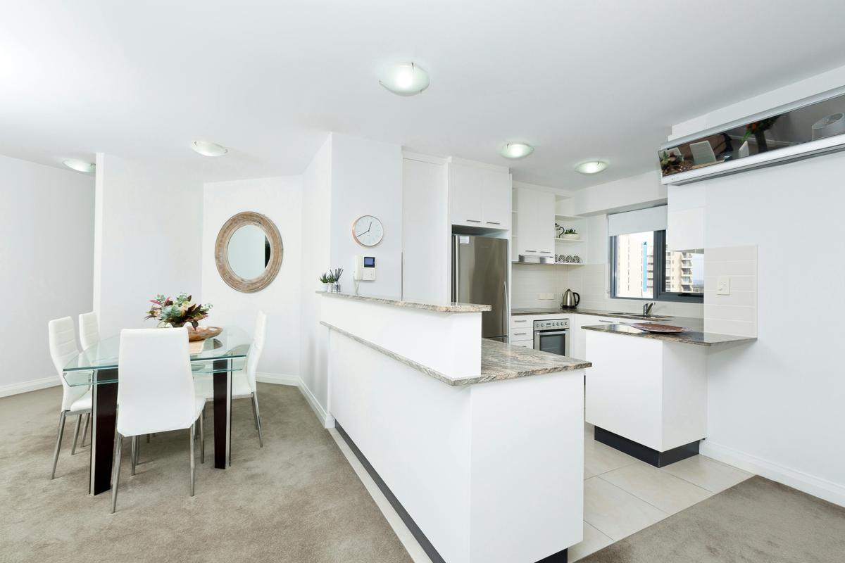 Kitchen & Dining Area