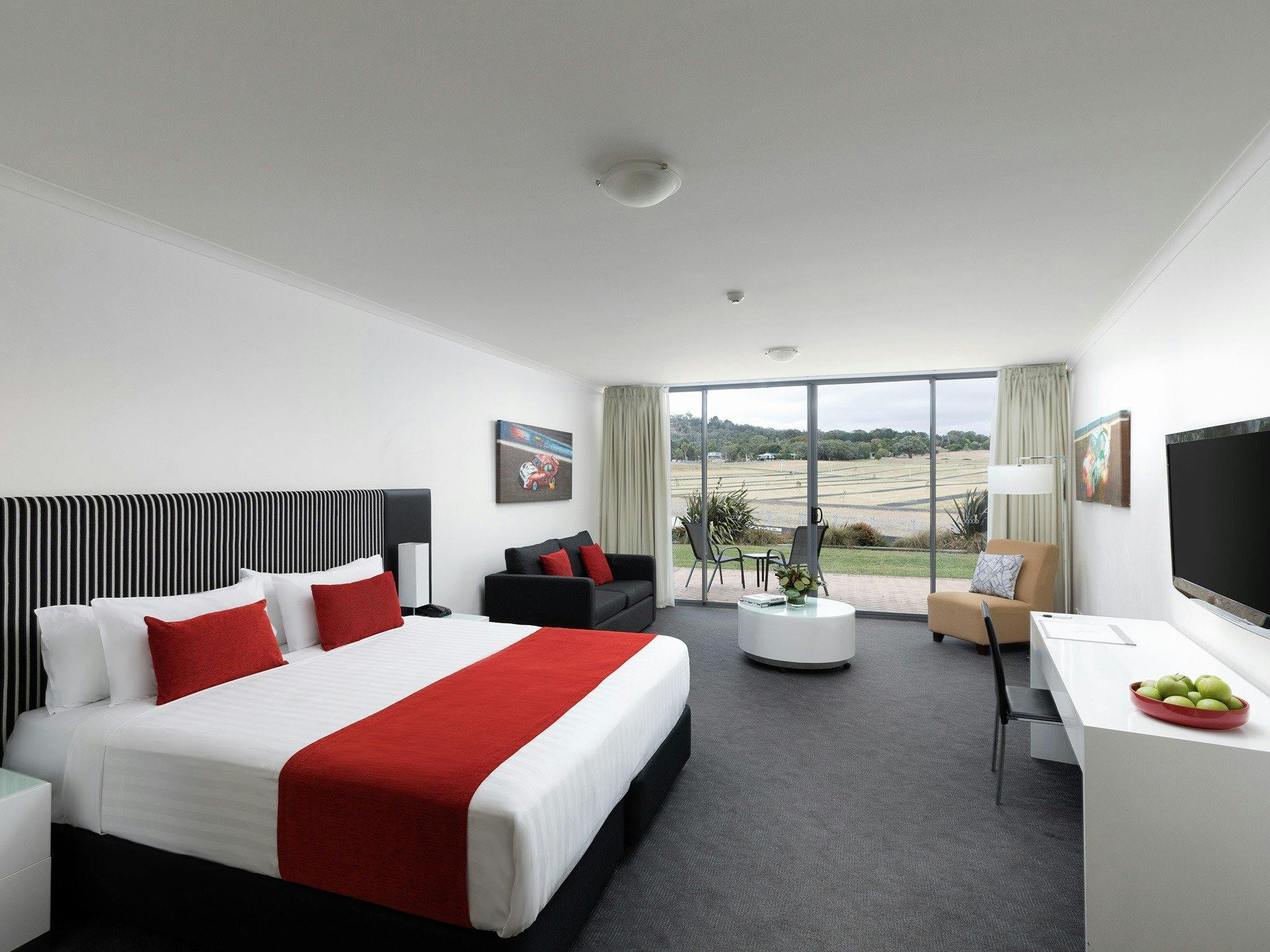 Rydges Bathurst guest room