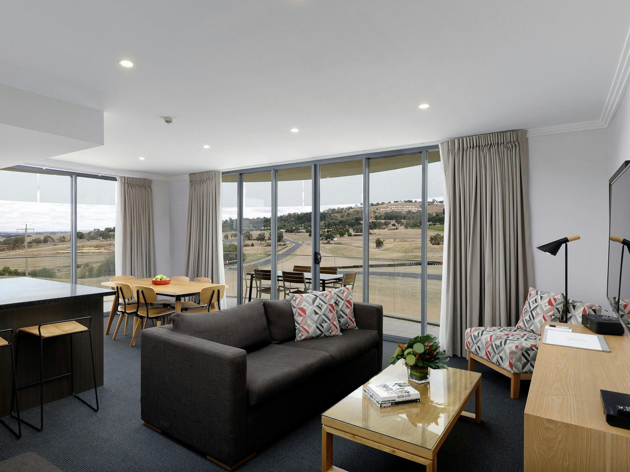 Rydges Bathurst living area