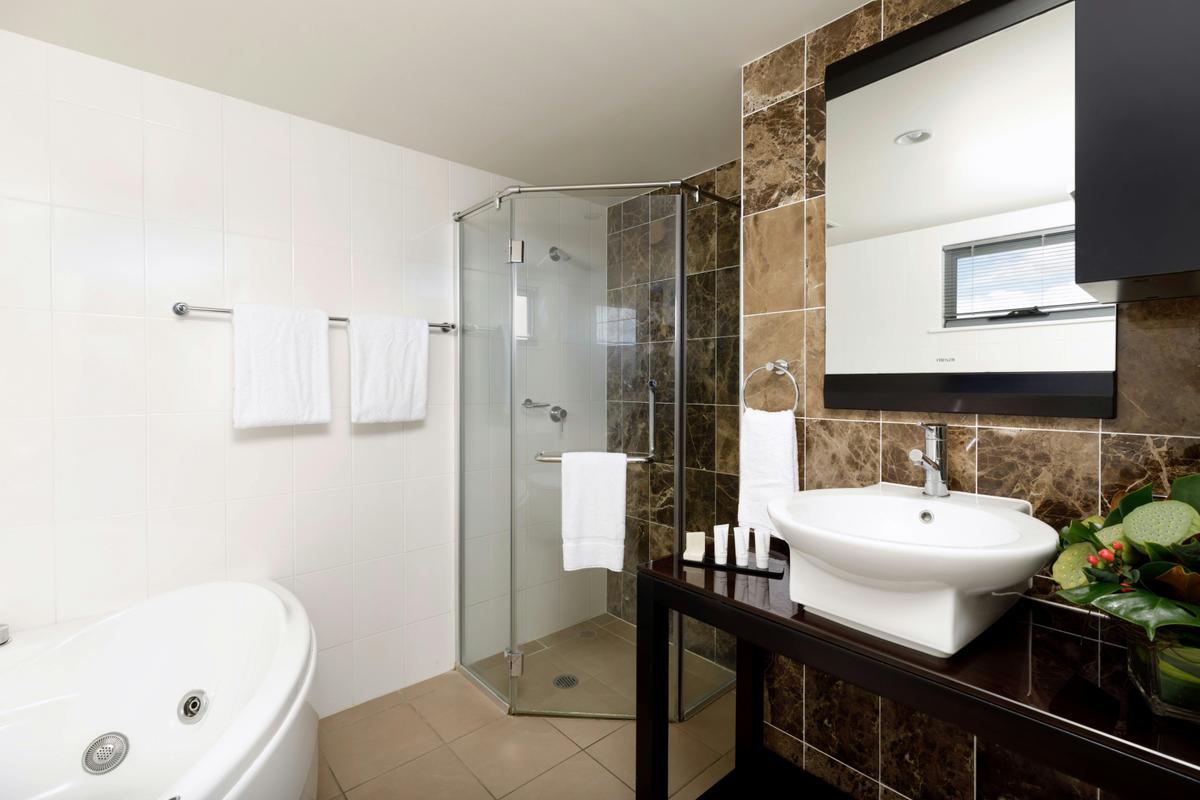 Three Bedroom Apartment Bathroom