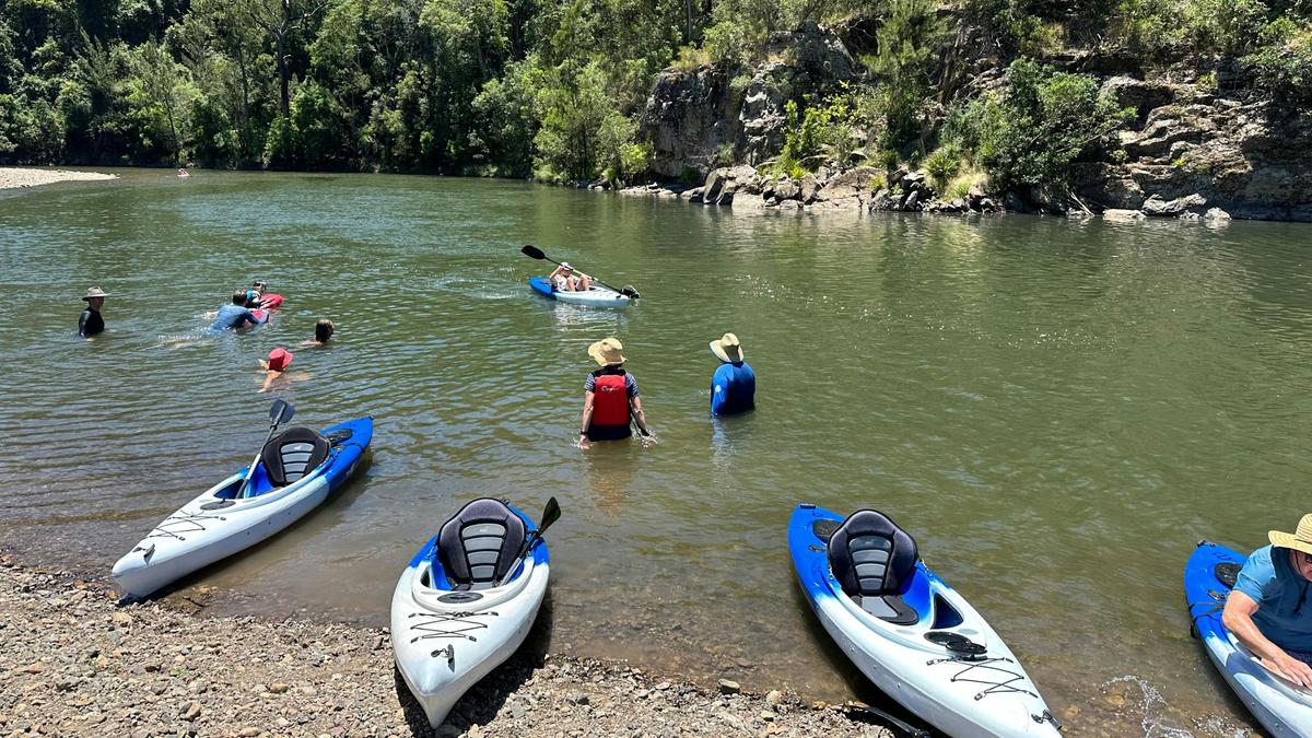 Long Flat Pub Riverside Camping