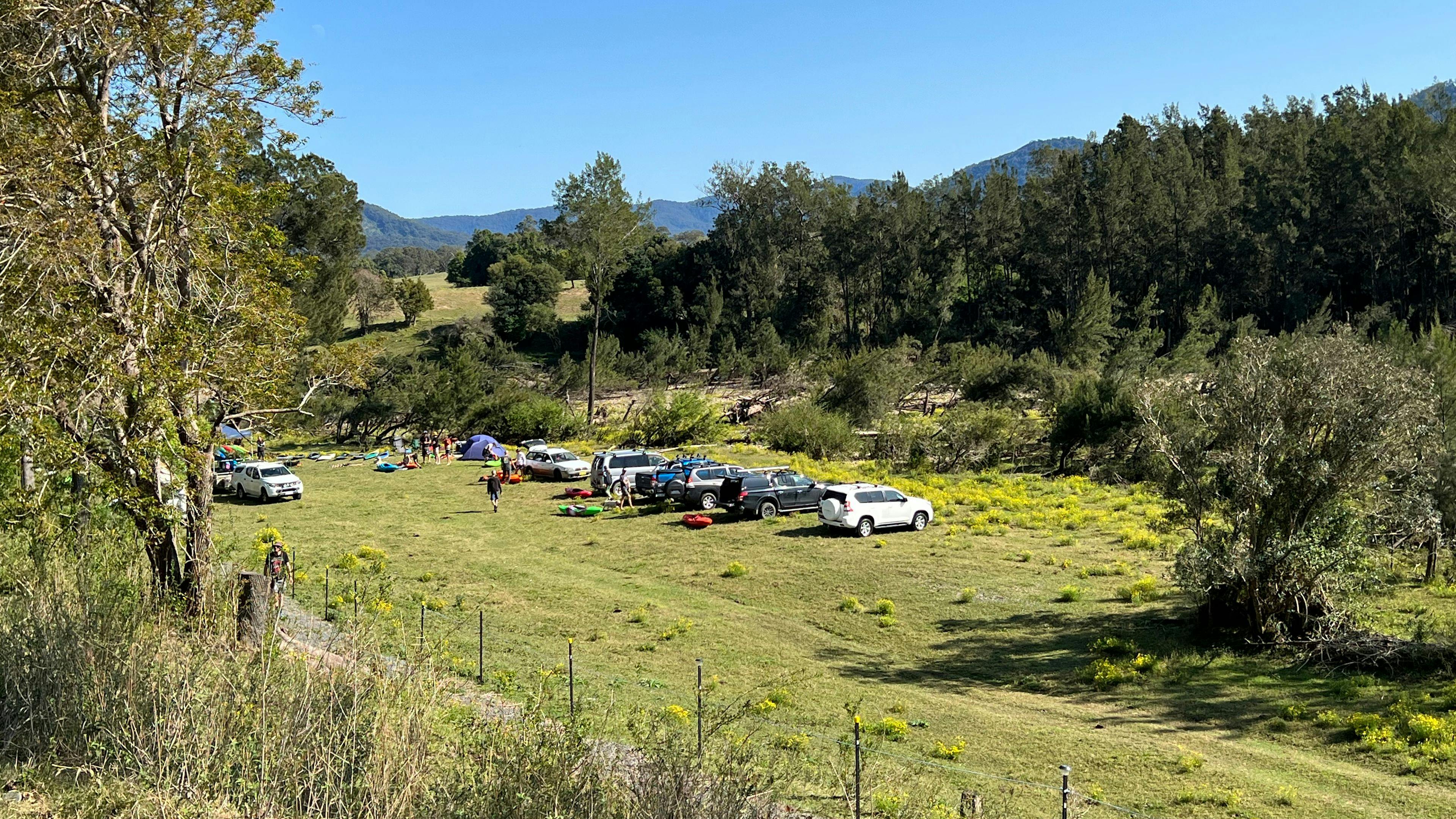 Riverside Camping - Long Flat Pub