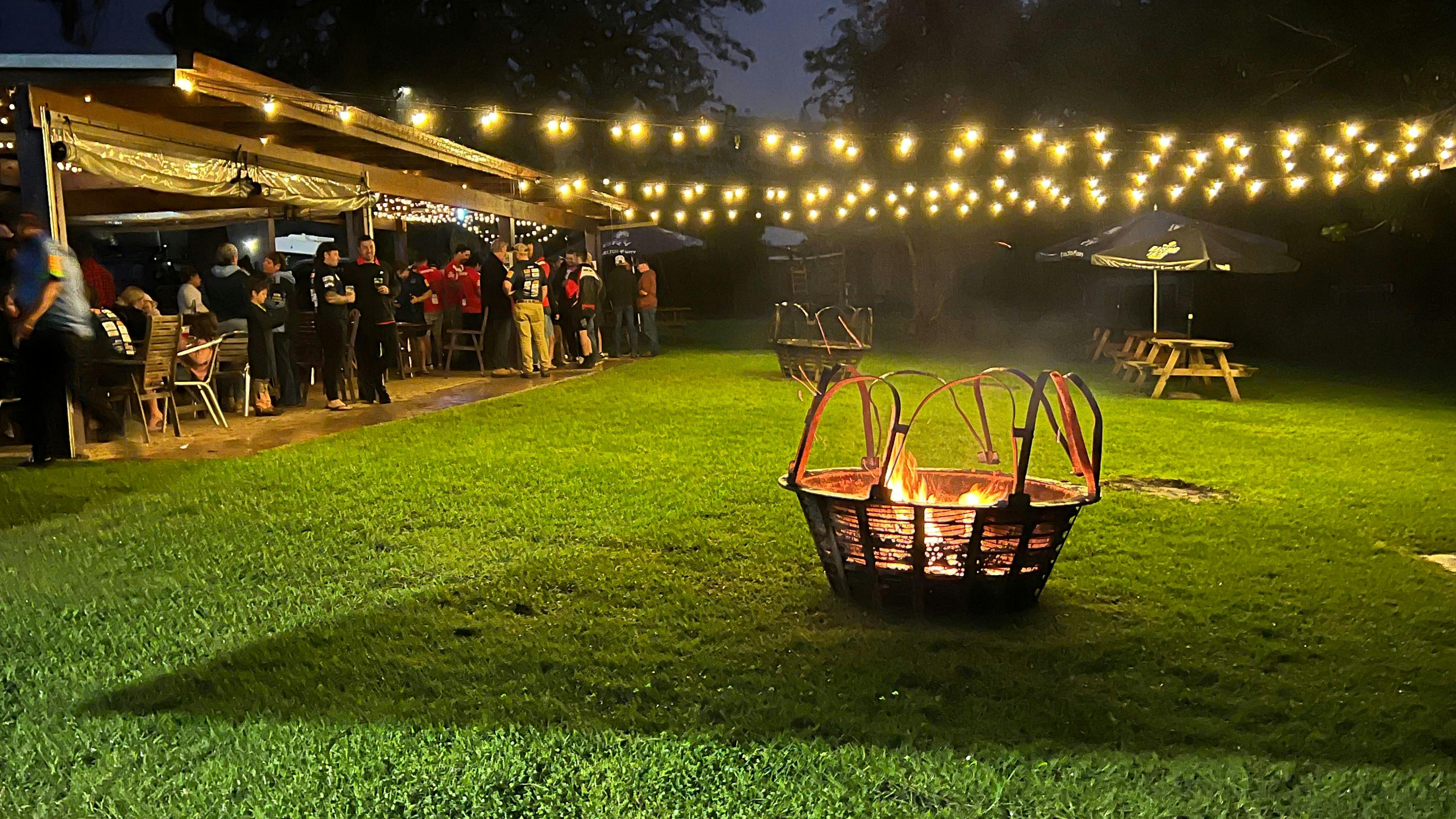 Riverside Camping - Long Flat Pub