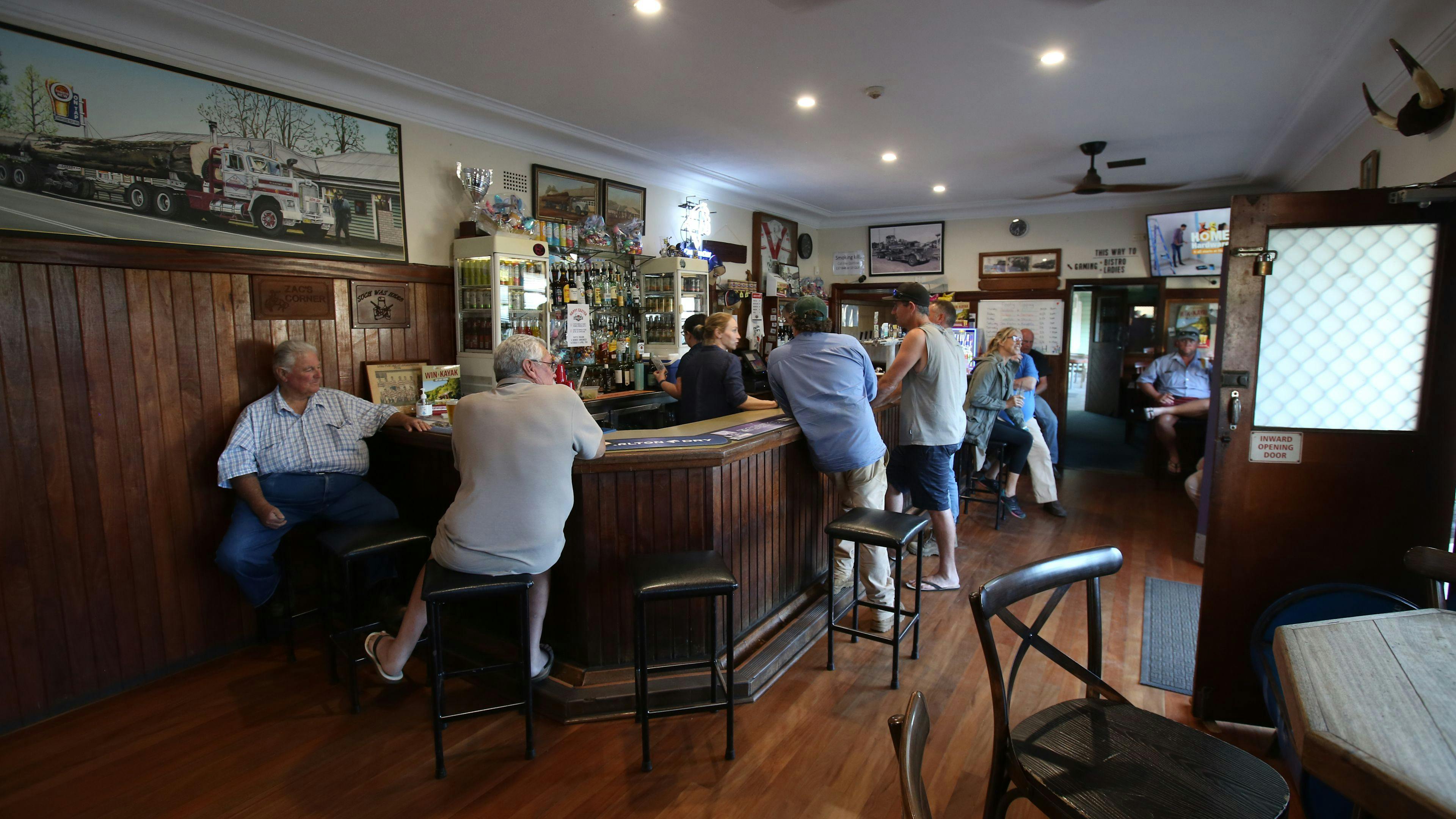 Riverside Camping - Long Flat Pub