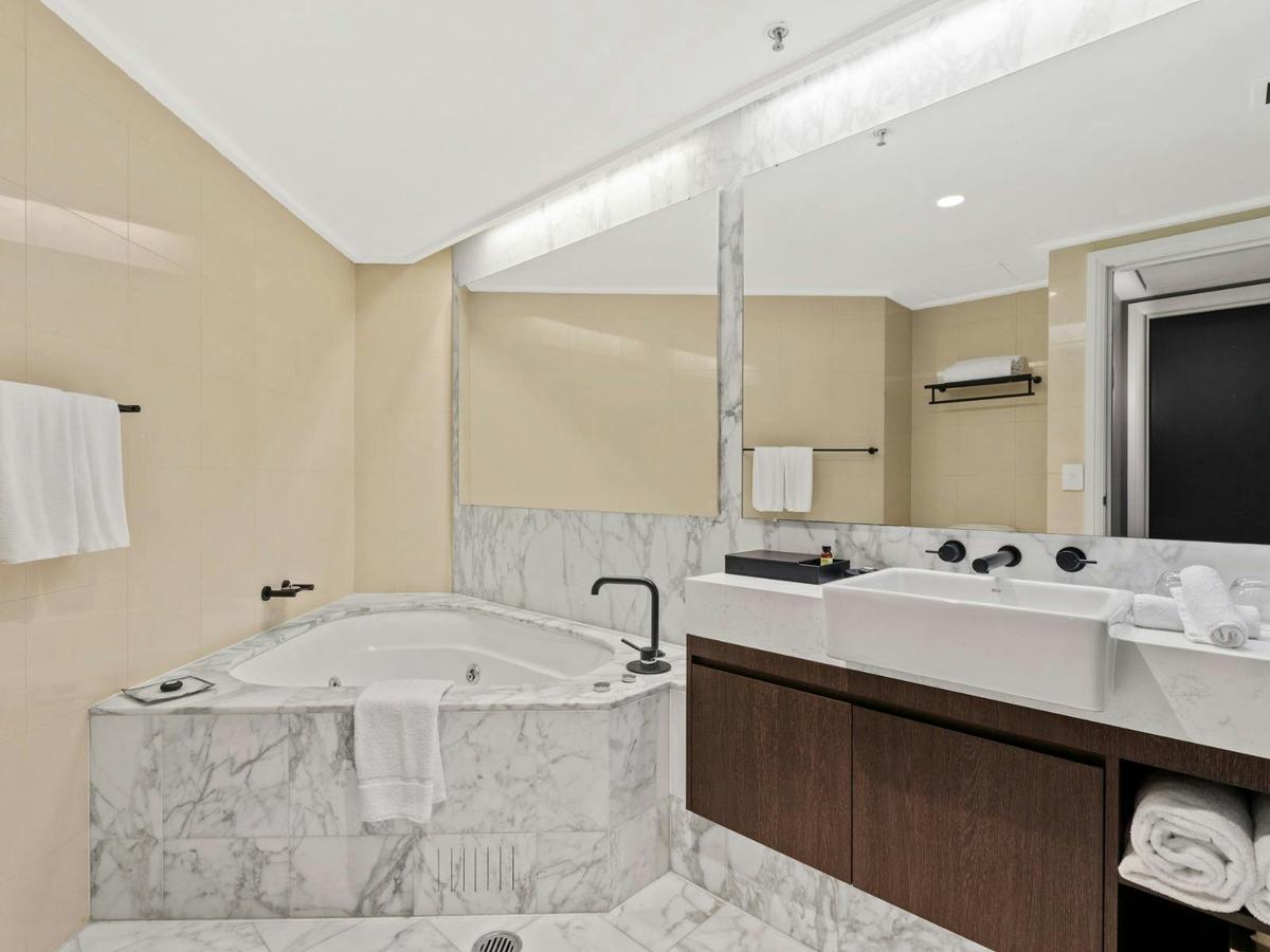 2 Bedroom Harbour Bathroom