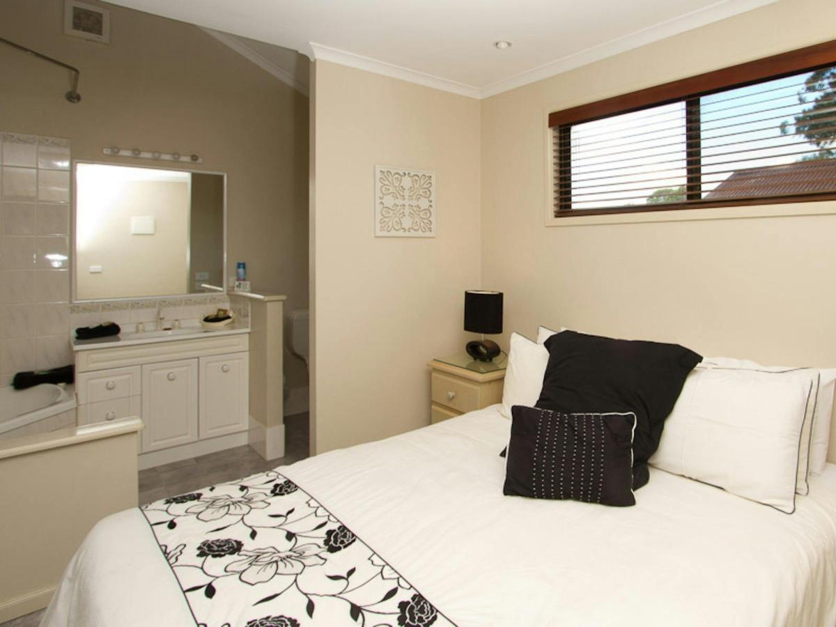 Riverside Spa Cabin Bedroom