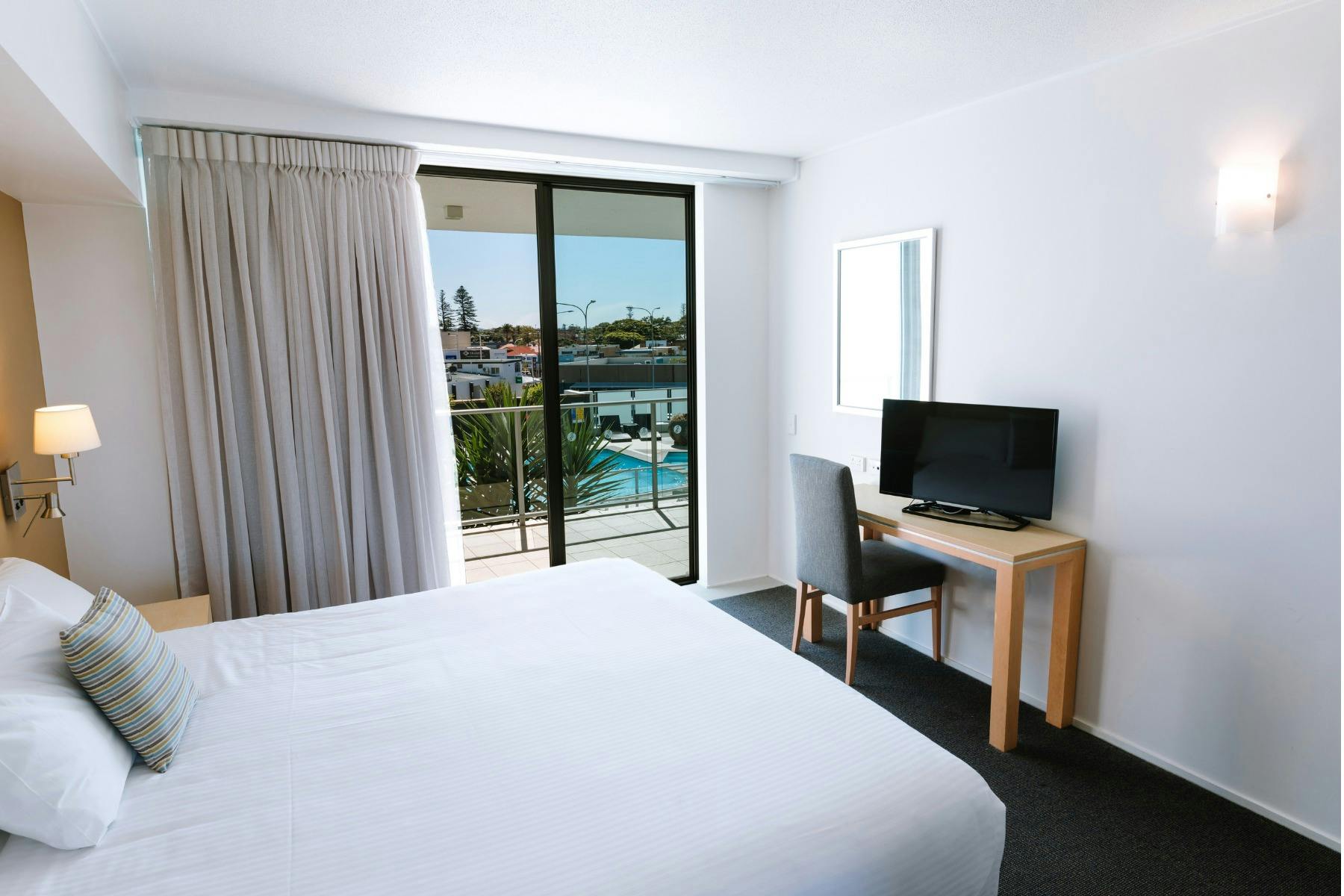 1 Bedroom Poolside Suite