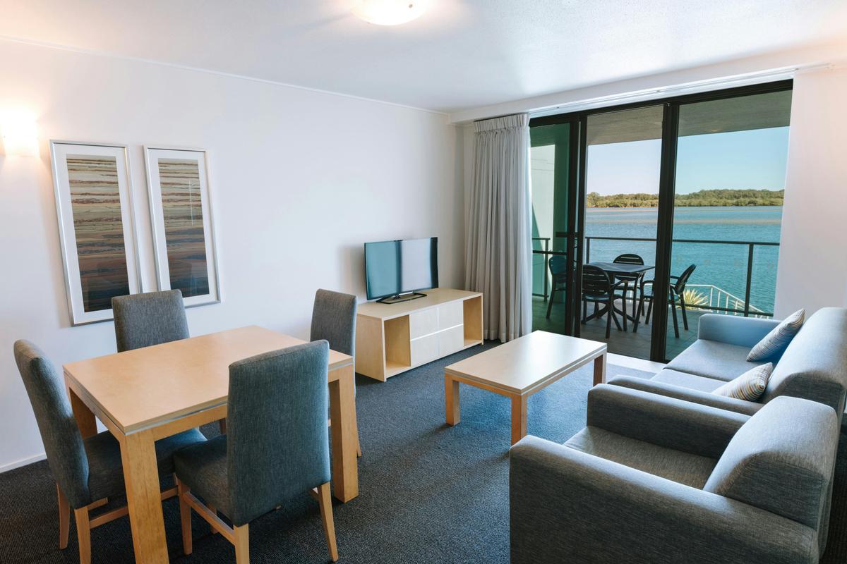 Lounge Dining