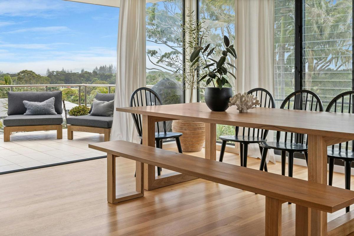 Salta - Byron Bay - Dining Area Flow to Veranda