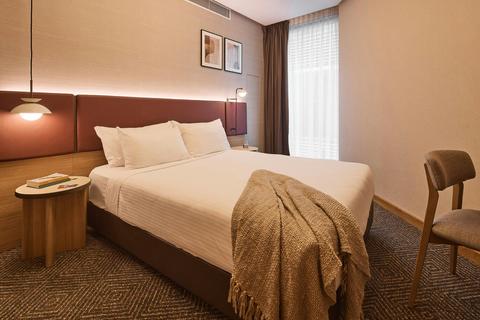 Atrium Queen Room
