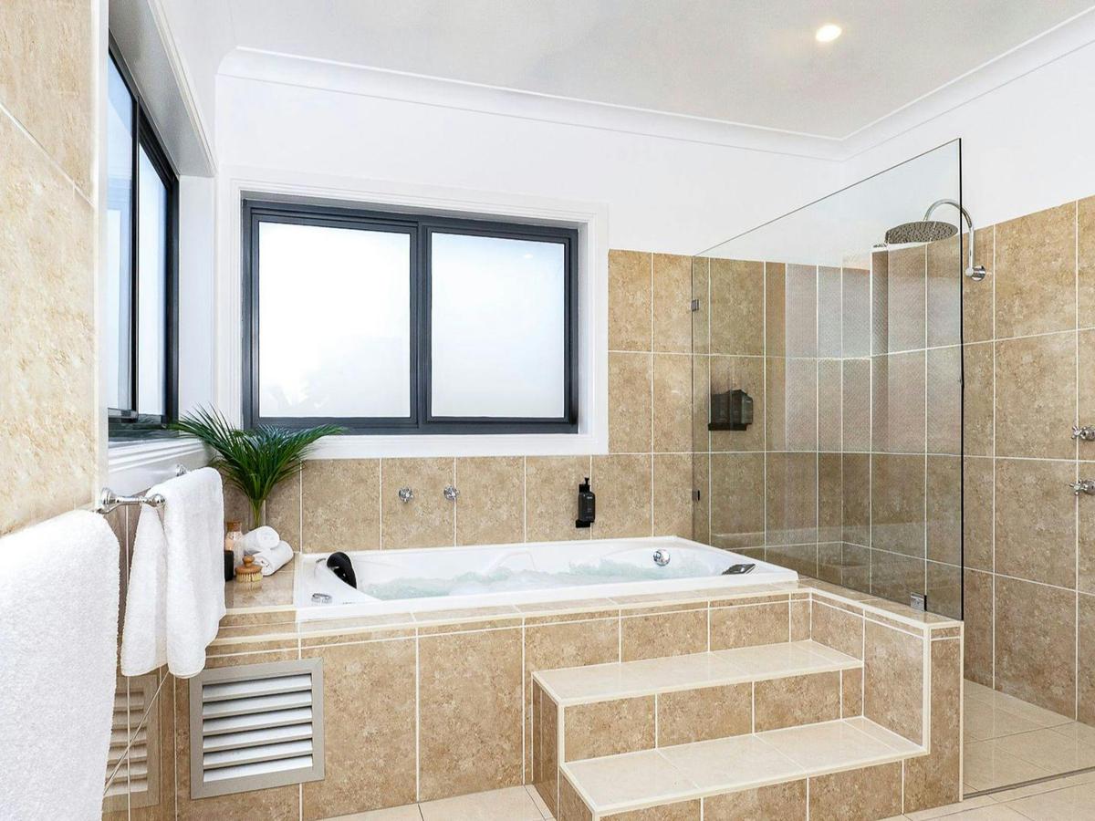 Silos Rural Homestead | Modern Bathroom with Bathtub