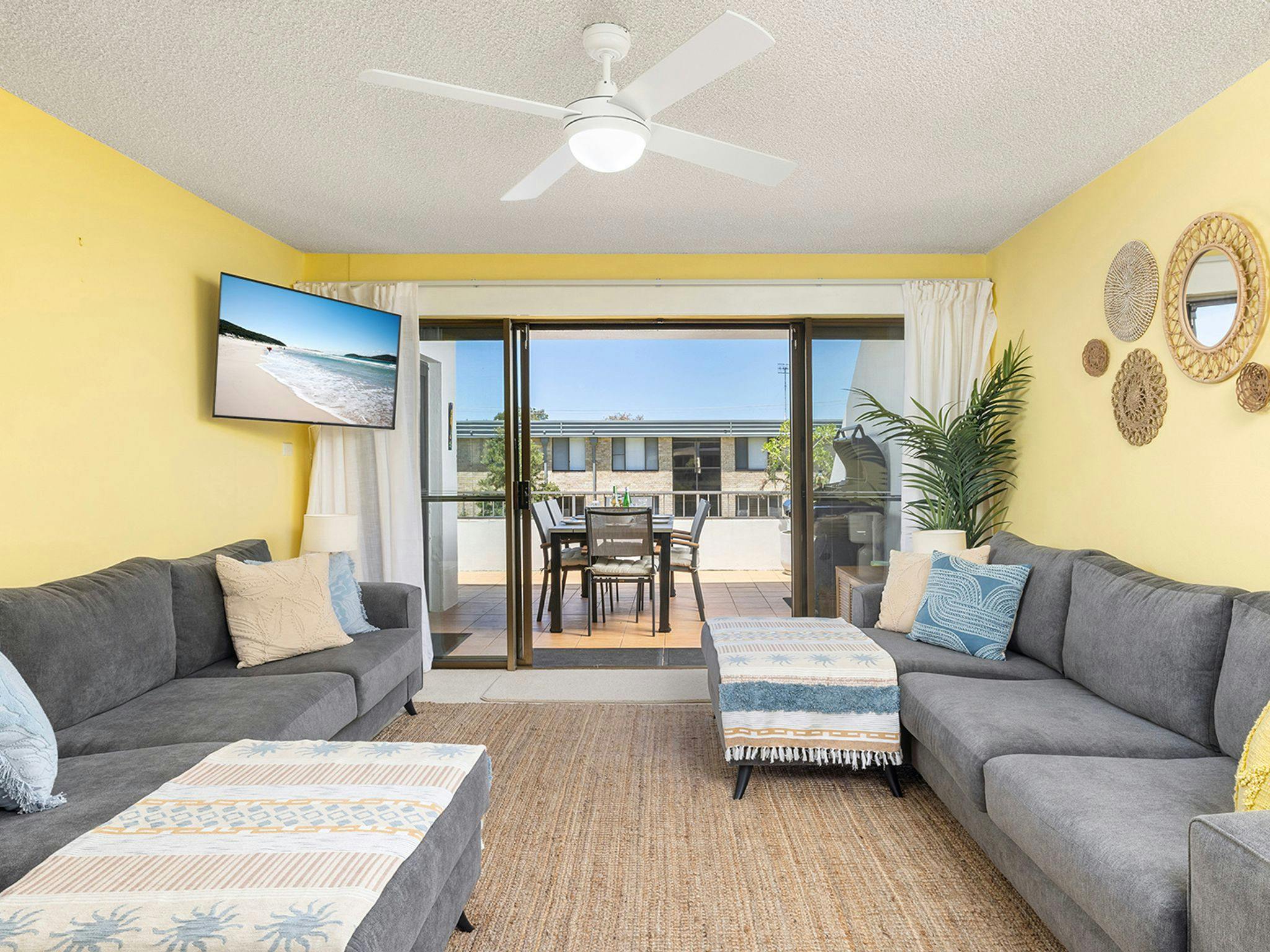 Living Room | Smart TV