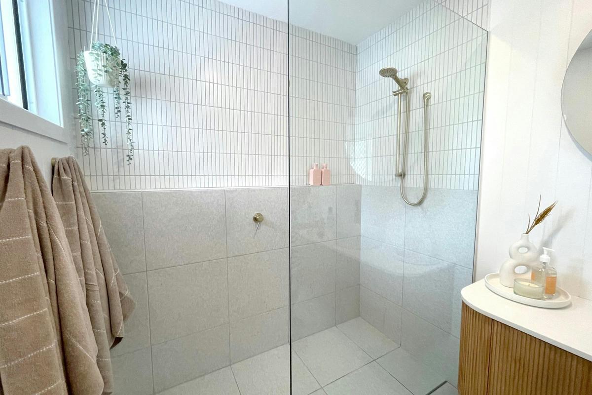main bathroom at salt beach house in jervis bay