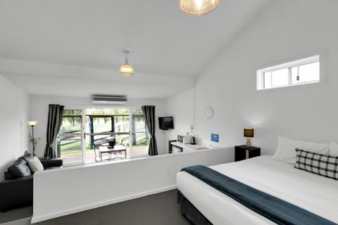 Starline Alpaca Farm Stay