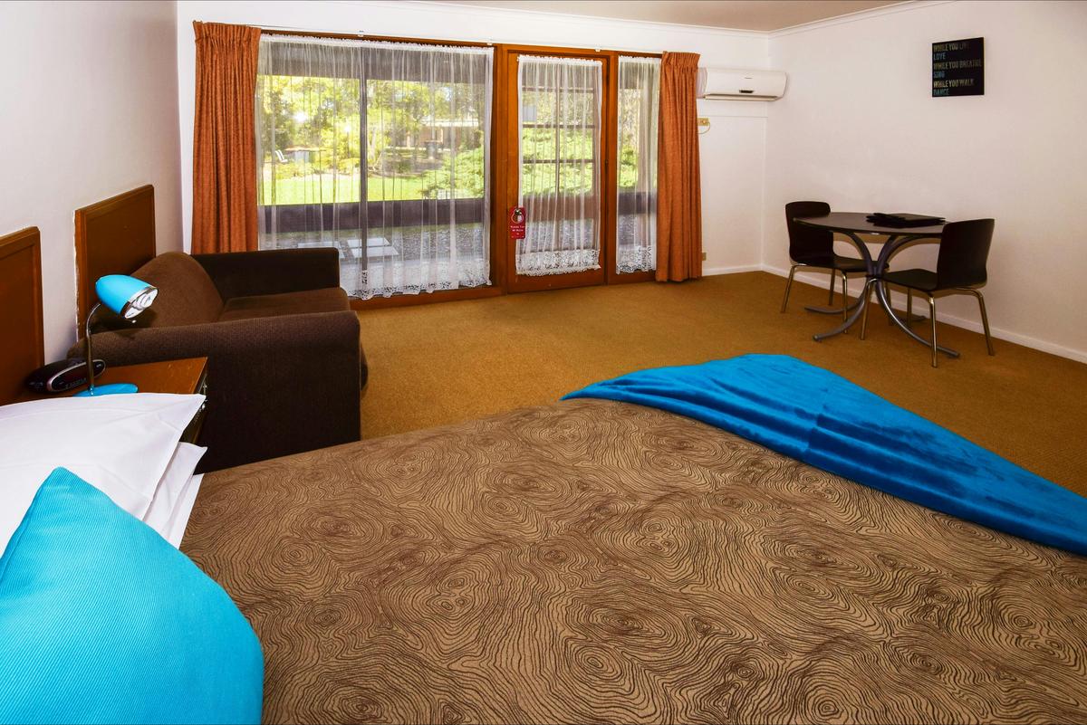 River Country Inn - Queen Room