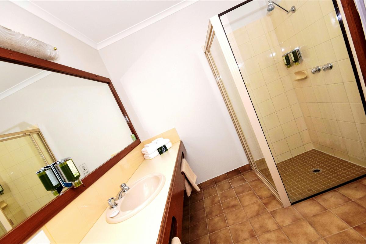River Country Inn - Bathroom