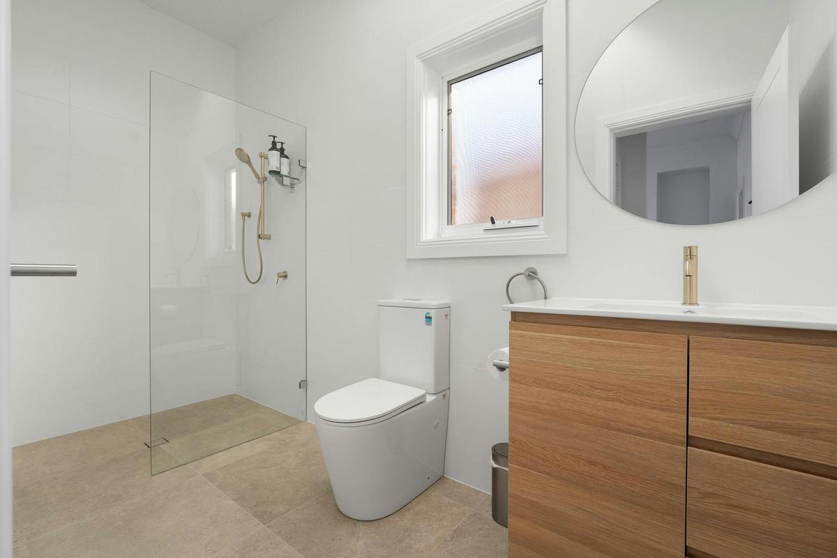 Bathroom at seymour st bathurst nsw