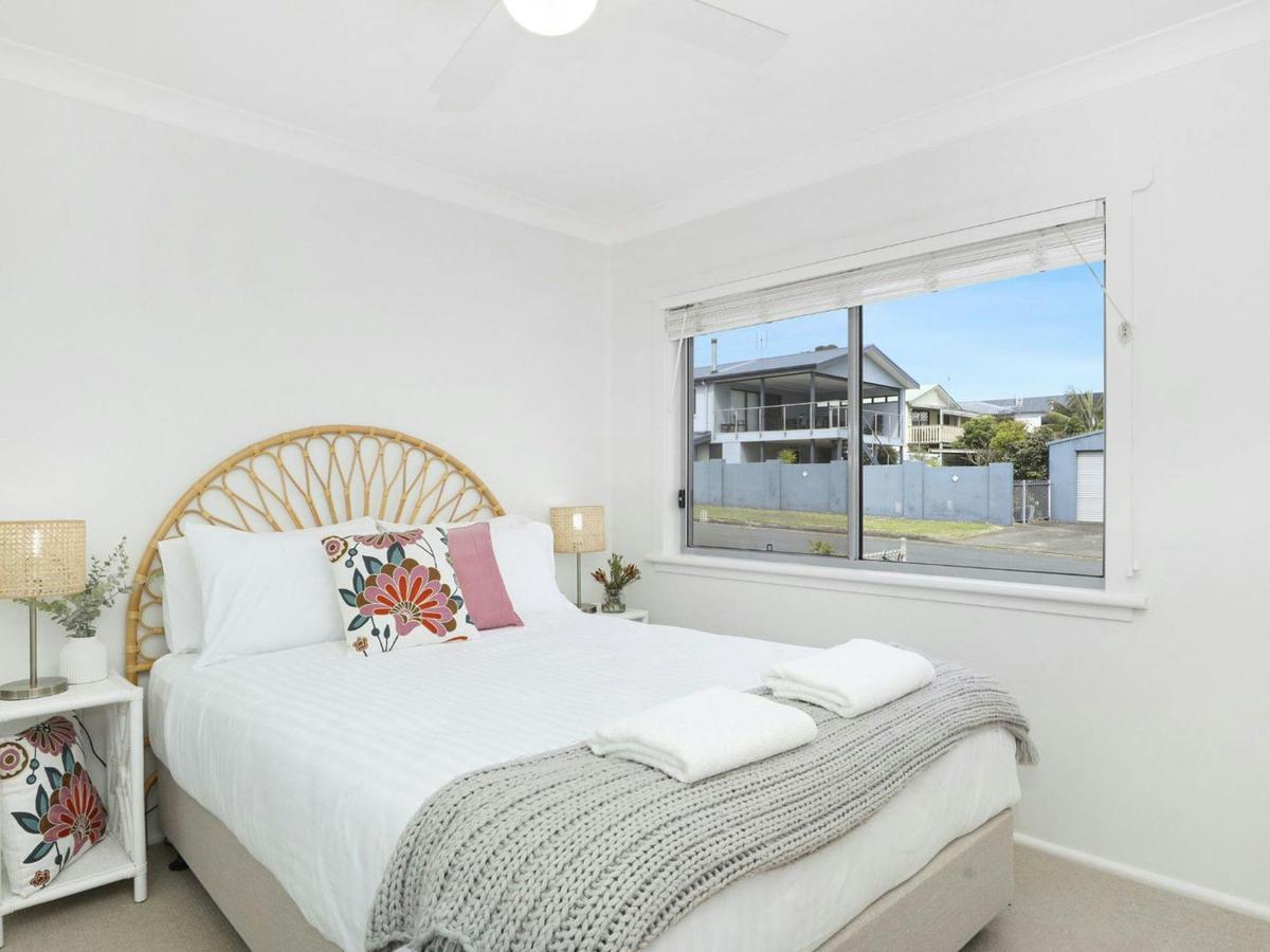 Rockpool Retreat | Bedroom 1 | Queen | Ceiling fan