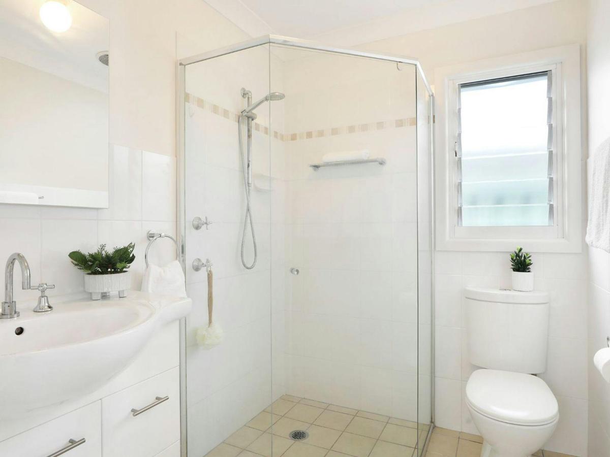 Rockpool Retreat | Bathroom | Bodywash | Shampoo | Conditioner | Hairdryer and straightener