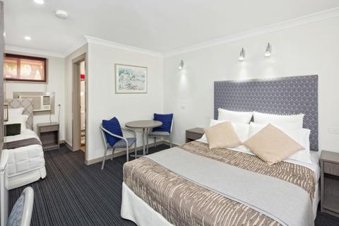 Sapphire Palms Motel