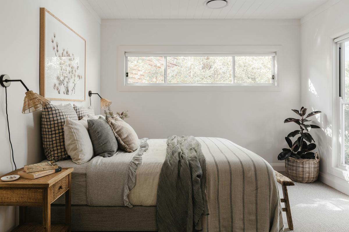 Master bedroom, queen size bed with hotel quality Microcloud bedding and luxe linen sheets
