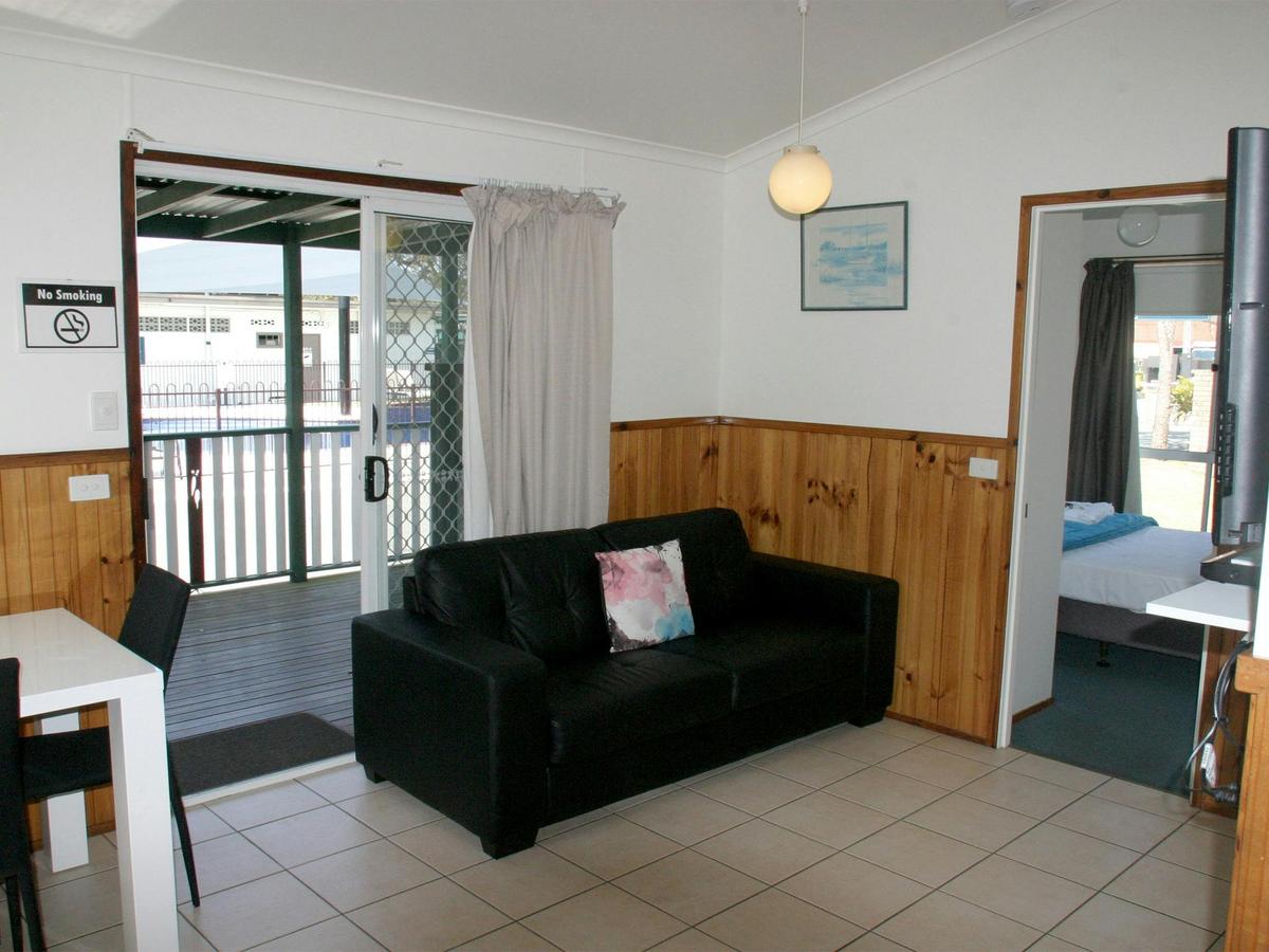 dekluxe Cabin - living area