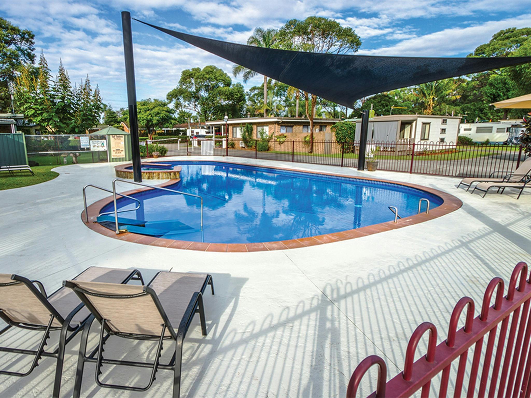 Tall Timbers - Resort pool and Spa to cool off in the wqarmer months!