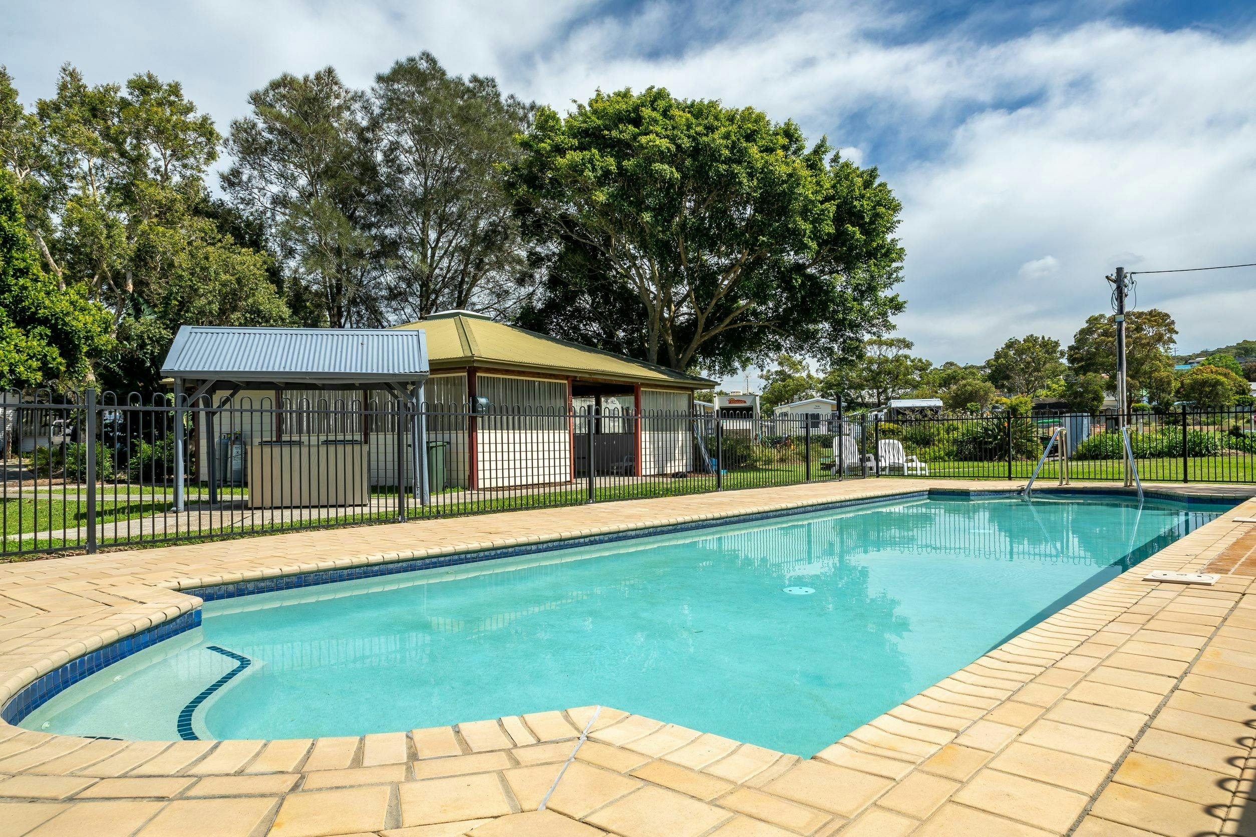 Sails Holiday Park - Pool