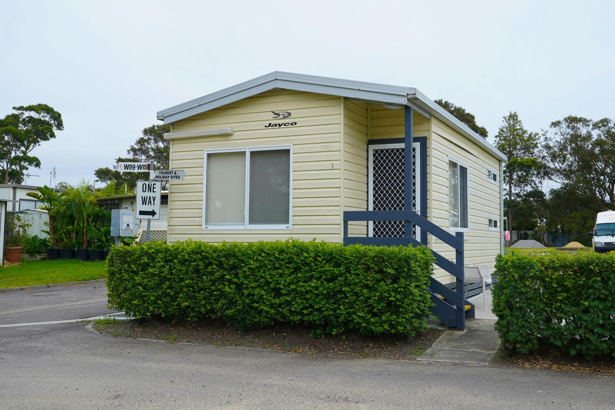 Sails Holiday Park - Ensuite Cabin