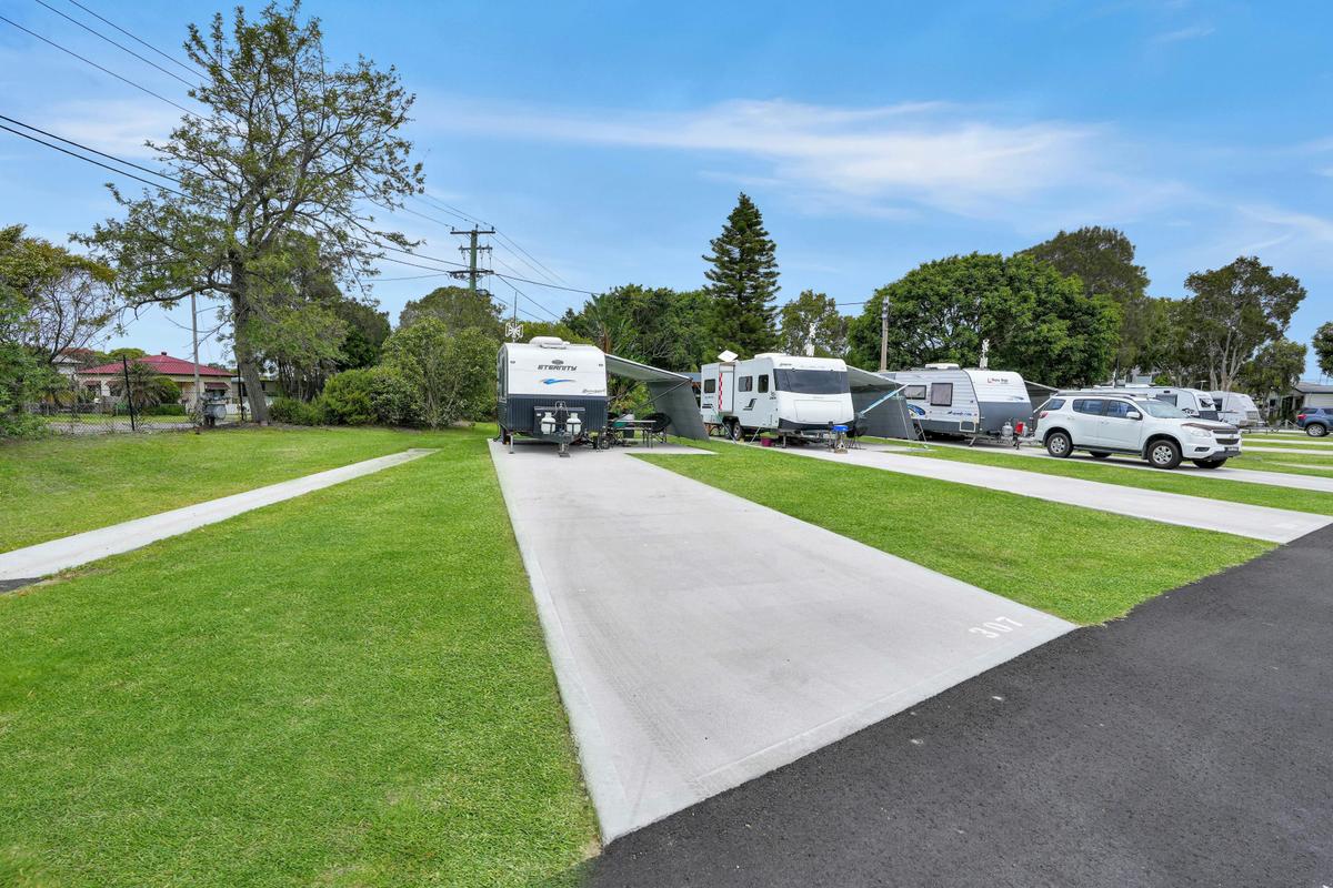 Sails Holiday Park - Premium Caravan Site