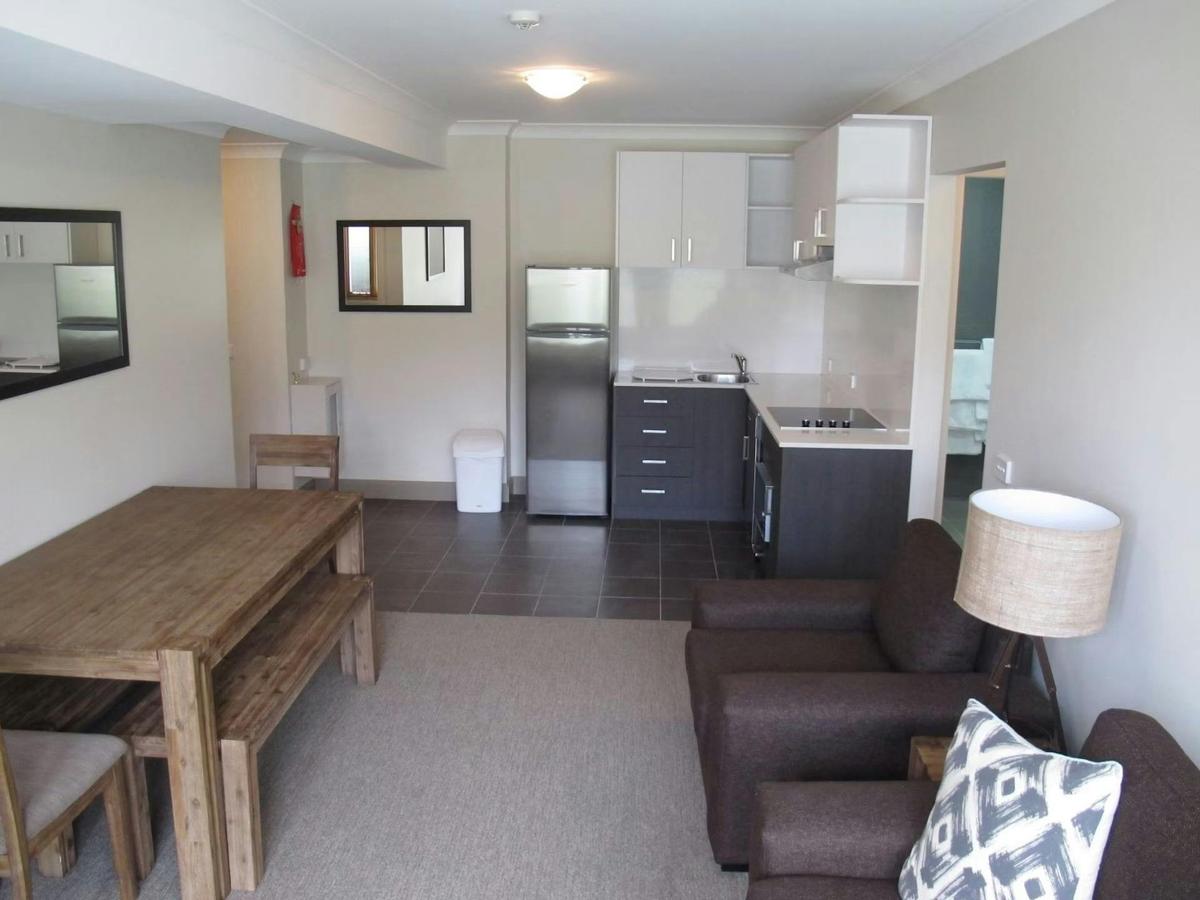 Kitchenette & Lounge