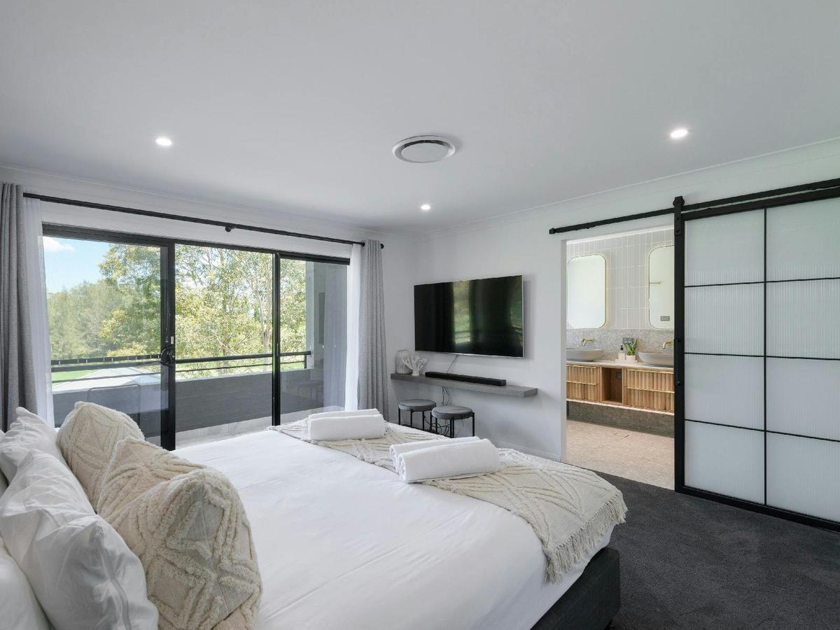 Tallowwood master bedroom with ensuite