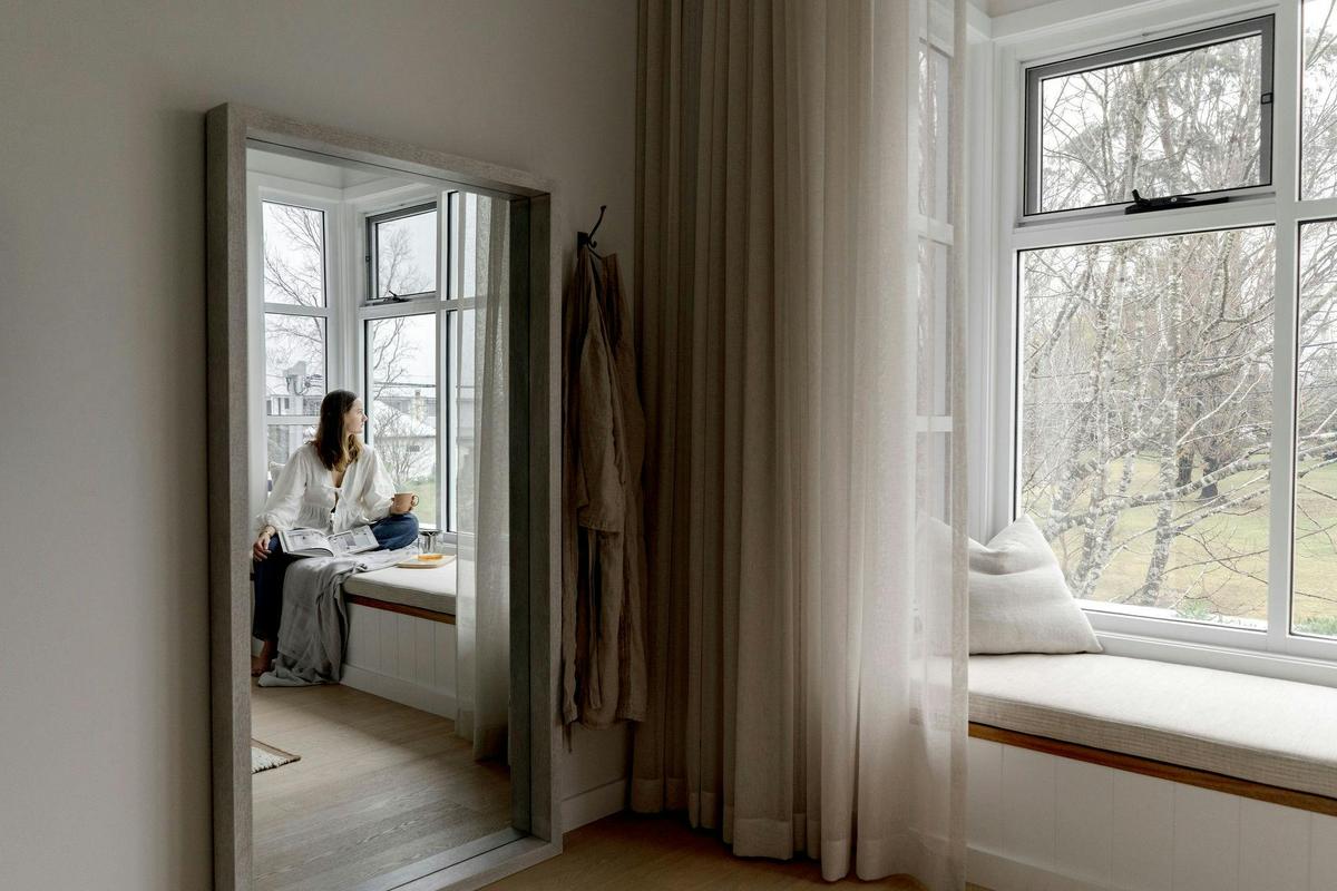 Rubus Pink Berry - By Linnaeus Collection - Bedroom Bay Window